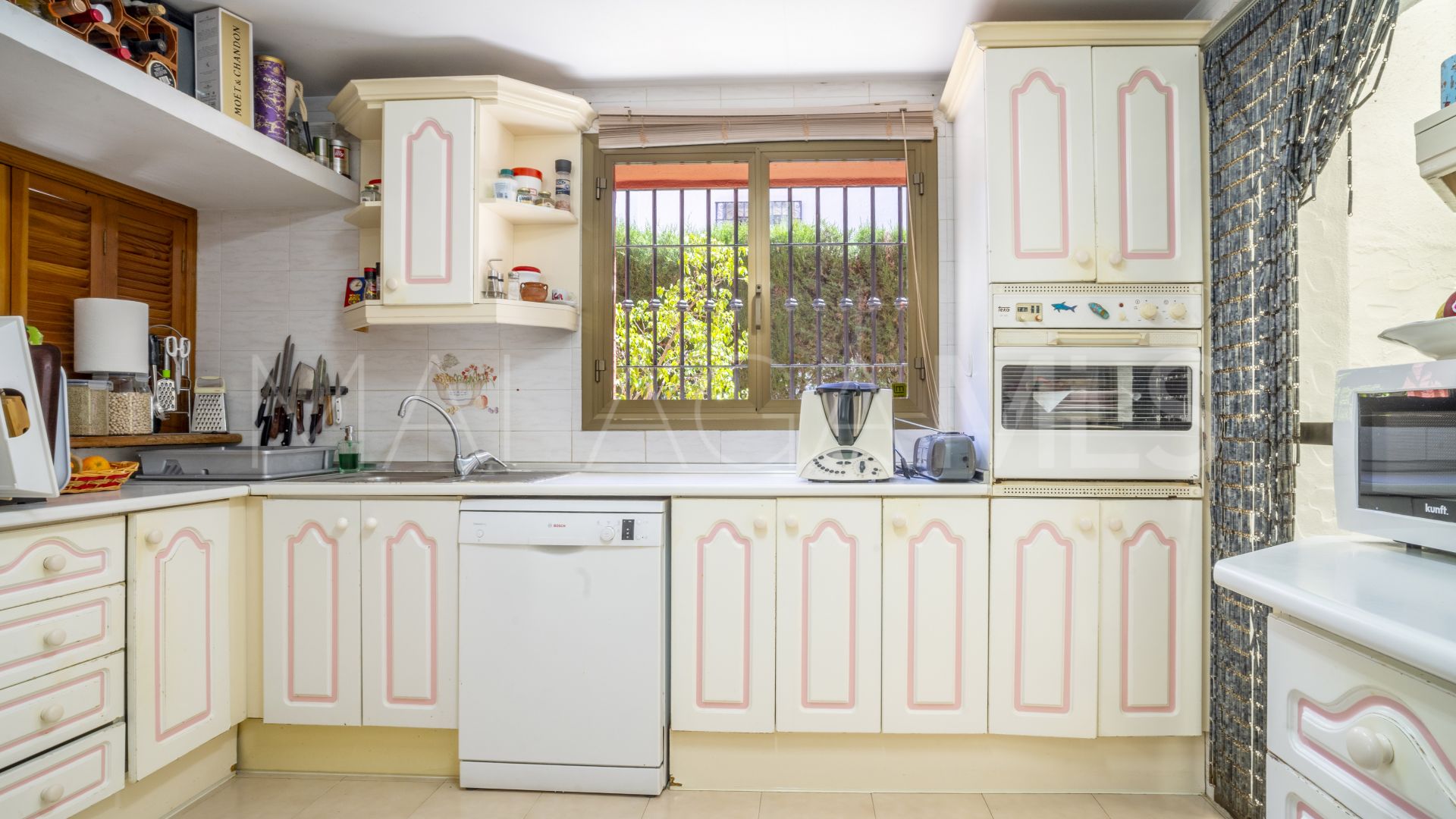 Nueva Andalucia, villa with 4 bedrooms for sale