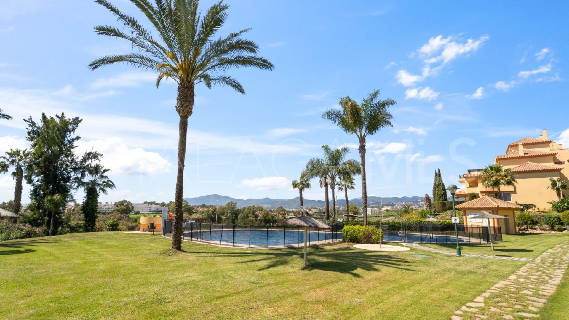 Cumbres del Rodeo, apartamento planta baja a la venta de 3 bedrooms