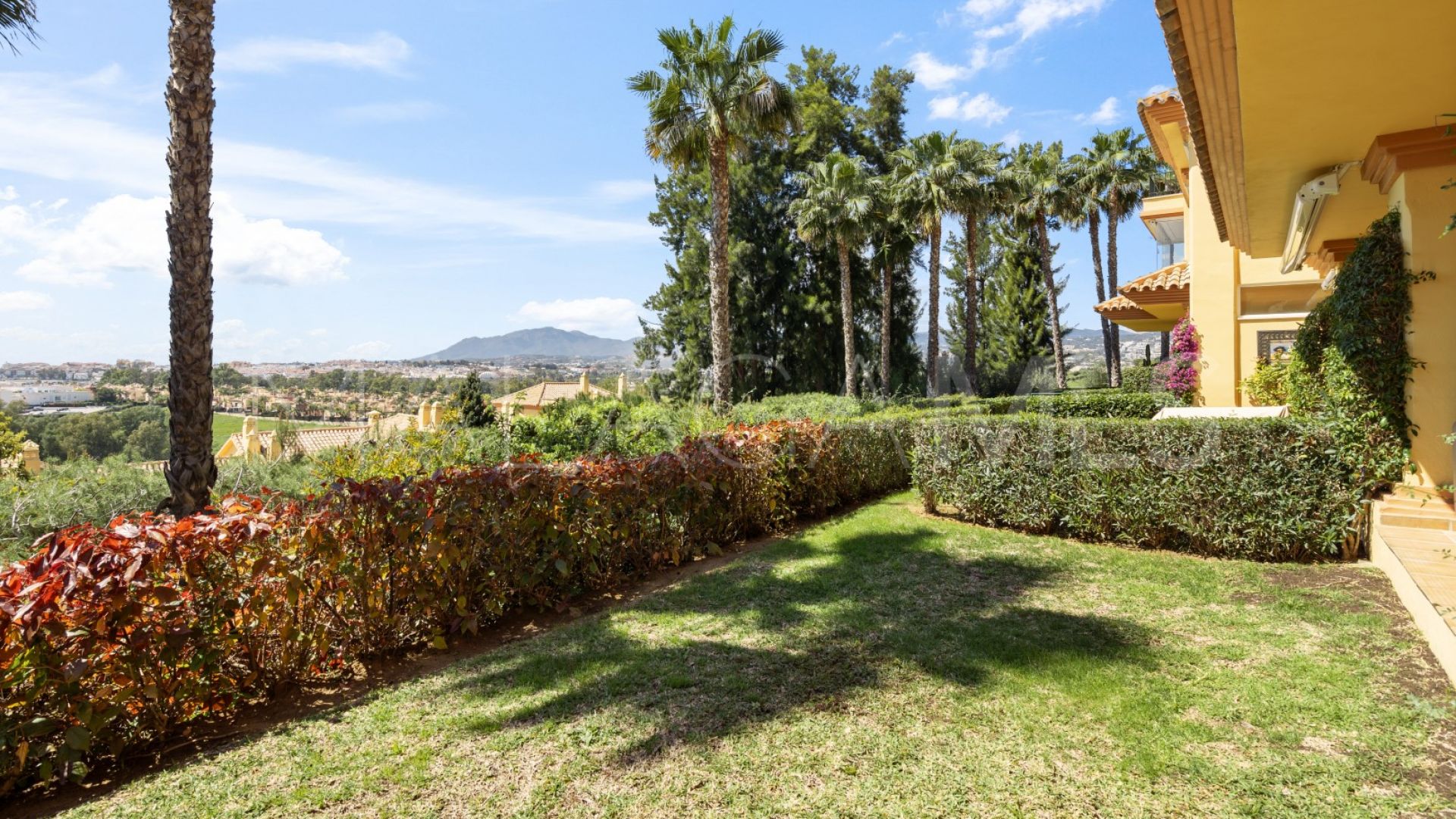 Cumbres del Rodeo, apartamento planta baja a la venta de 3 bedrooms