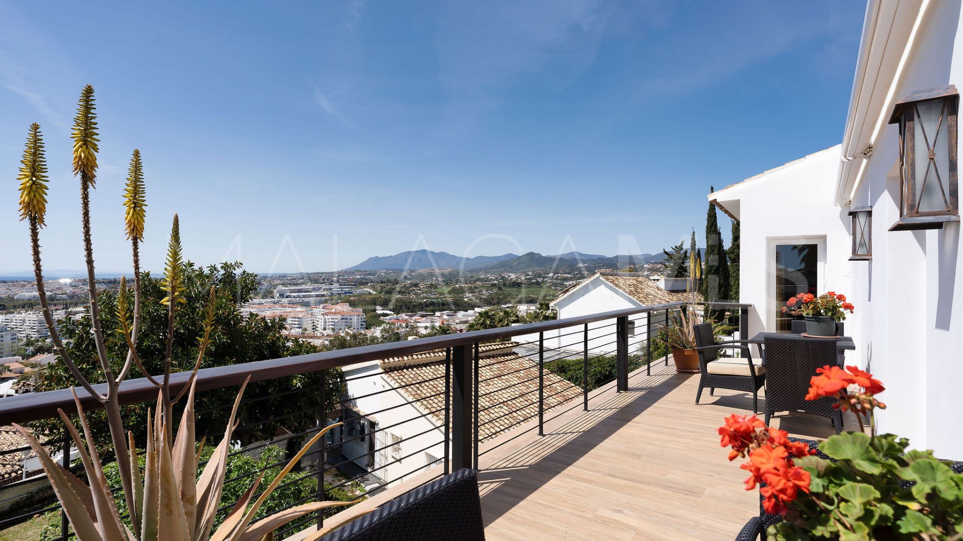 Villa for sale in Nueva Andalucia