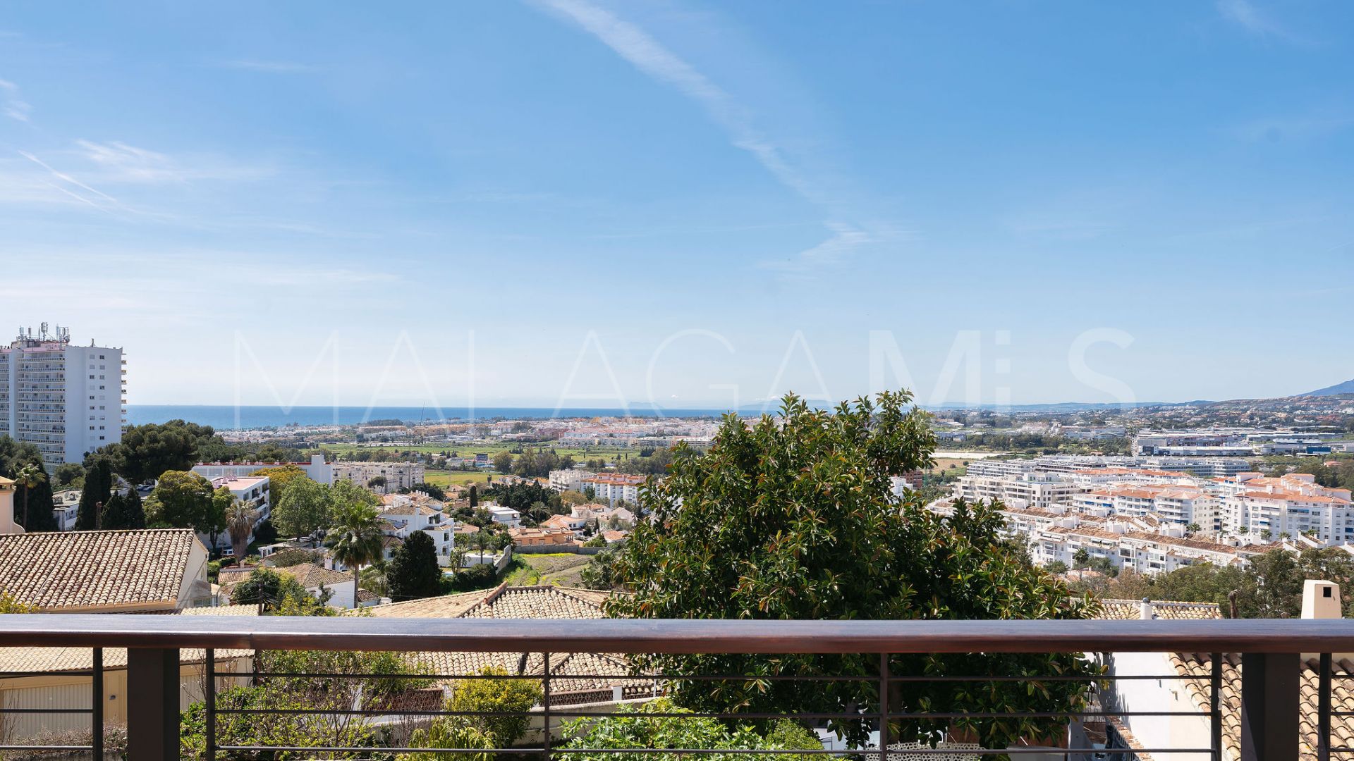 Villa for sale in Nueva Andalucia