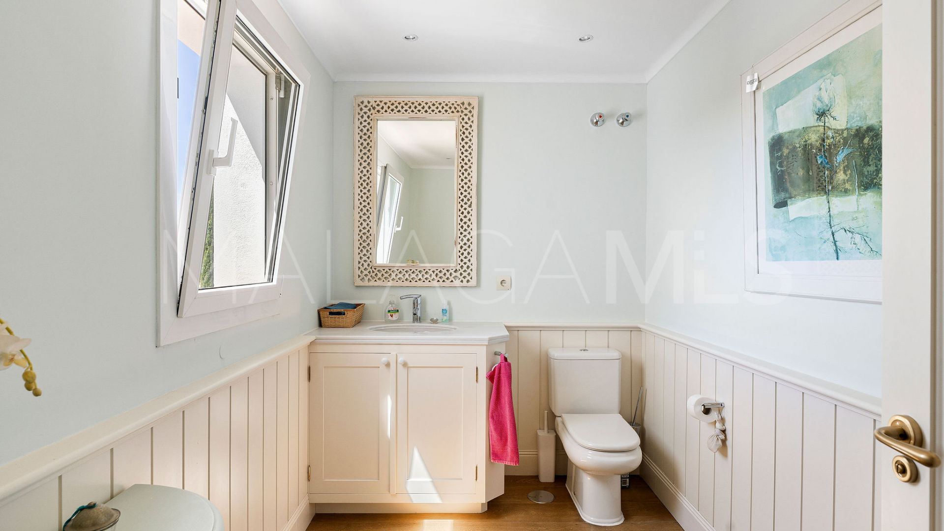 Villa for sale in Nueva Andalucia