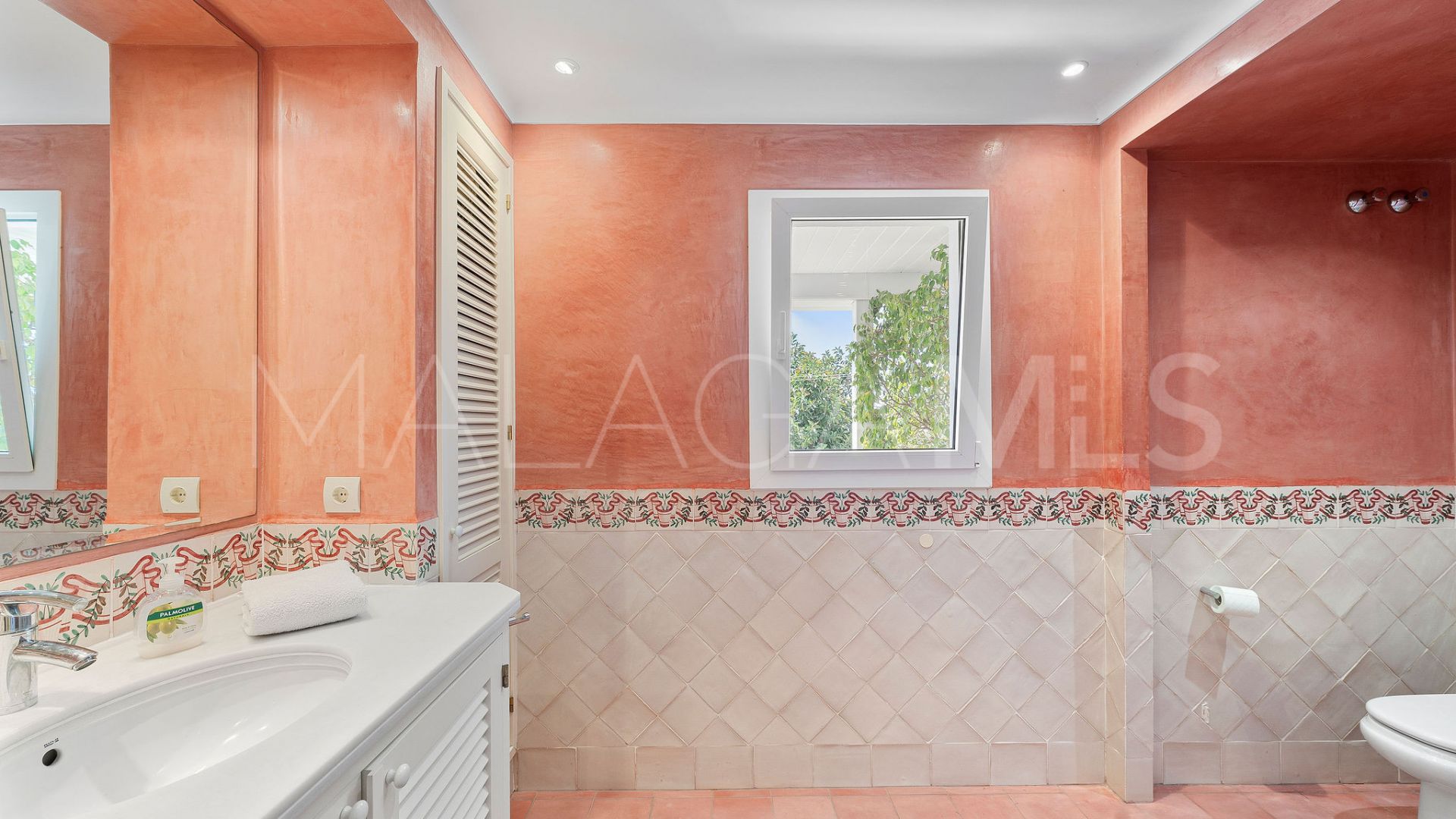 Villa for sale in Nueva Andalucia