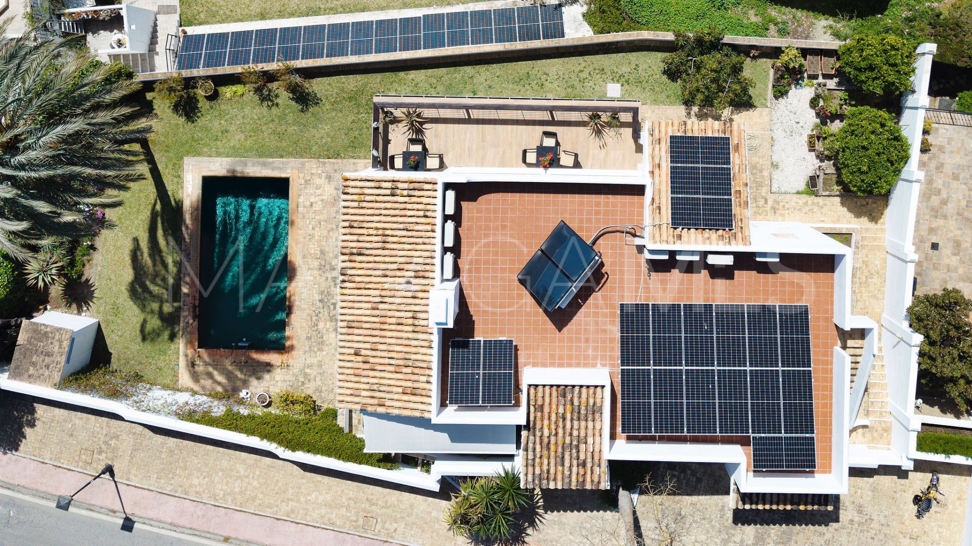 Villa for sale in Nueva Andalucia