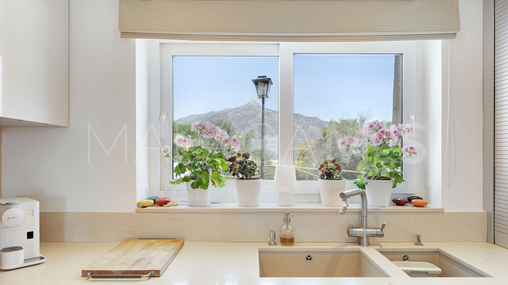 Villa for sale in Nueva Andalucia