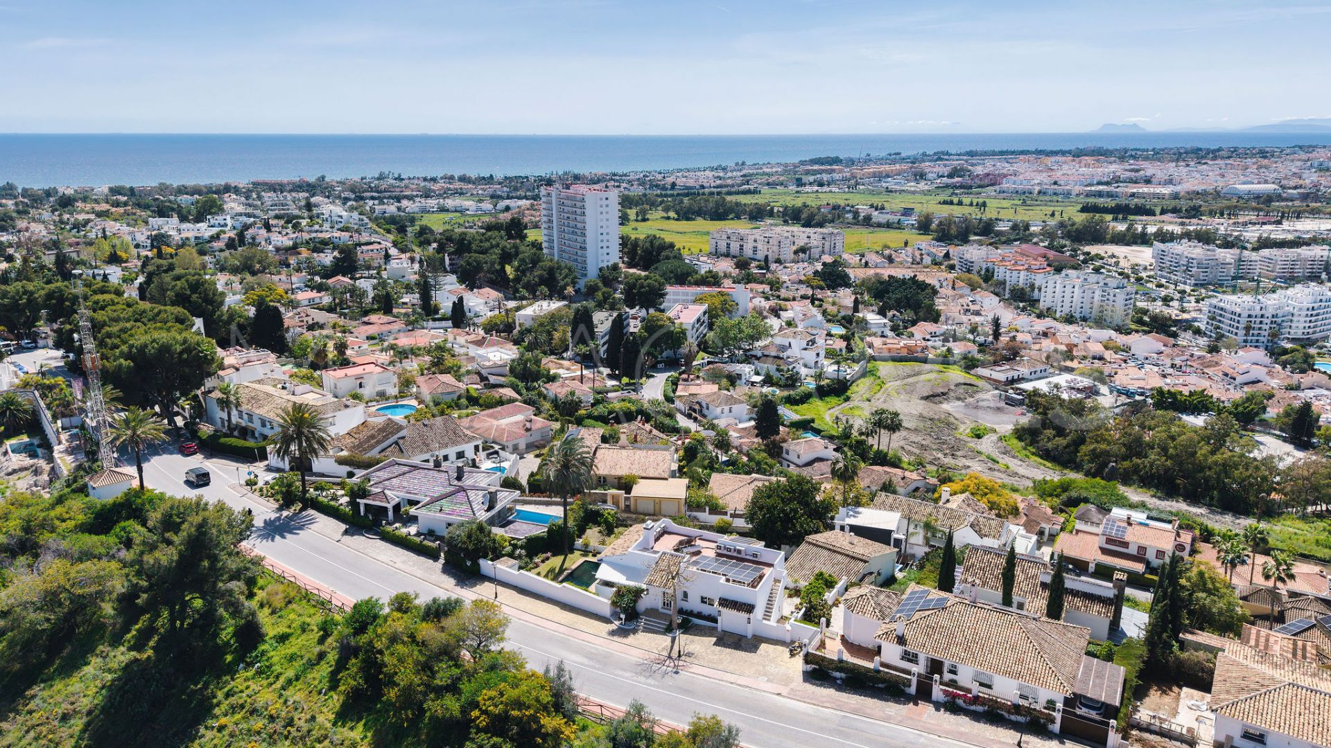 Villa for sale in Nueva Andalucia
