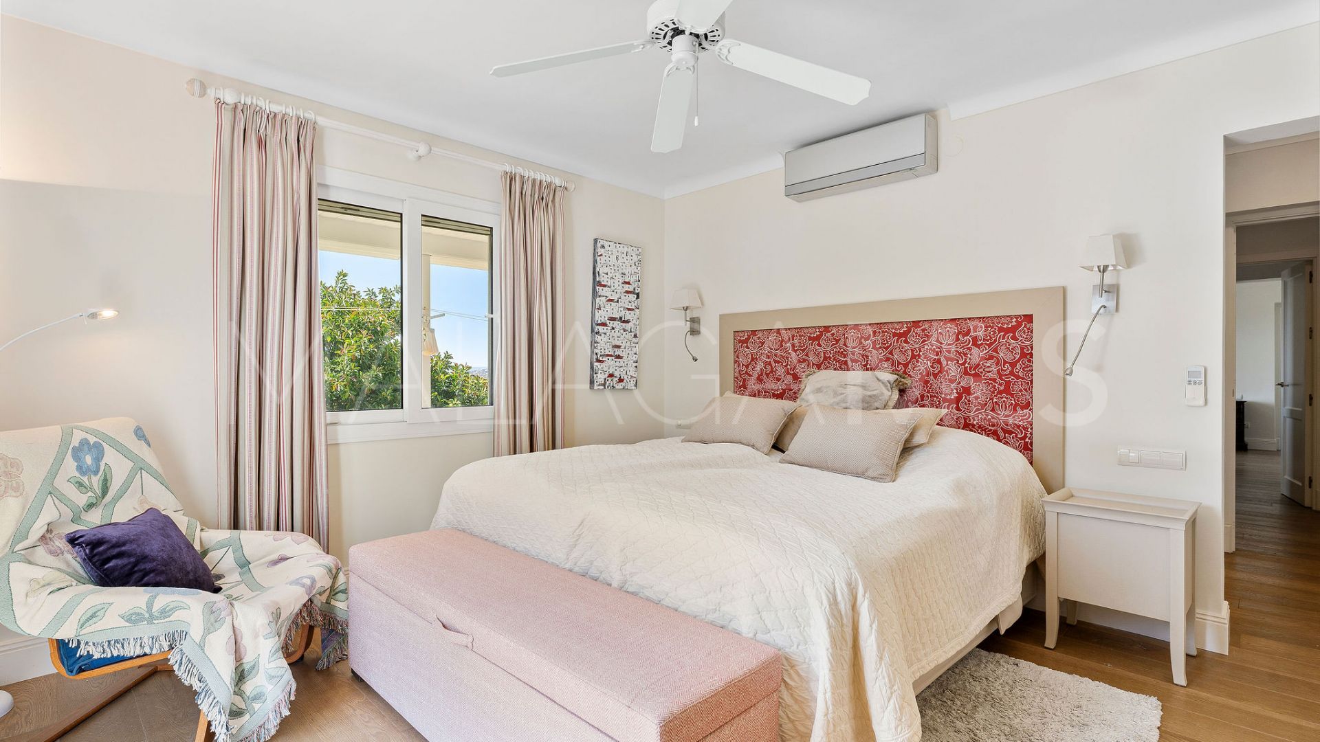 Villa for sale in Nueva Andalucia