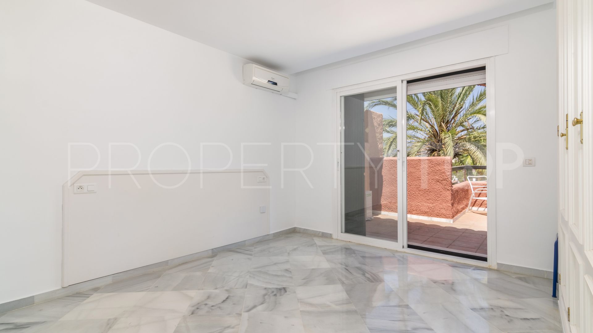 For sale El Palmeral town house with 3 bedrooms