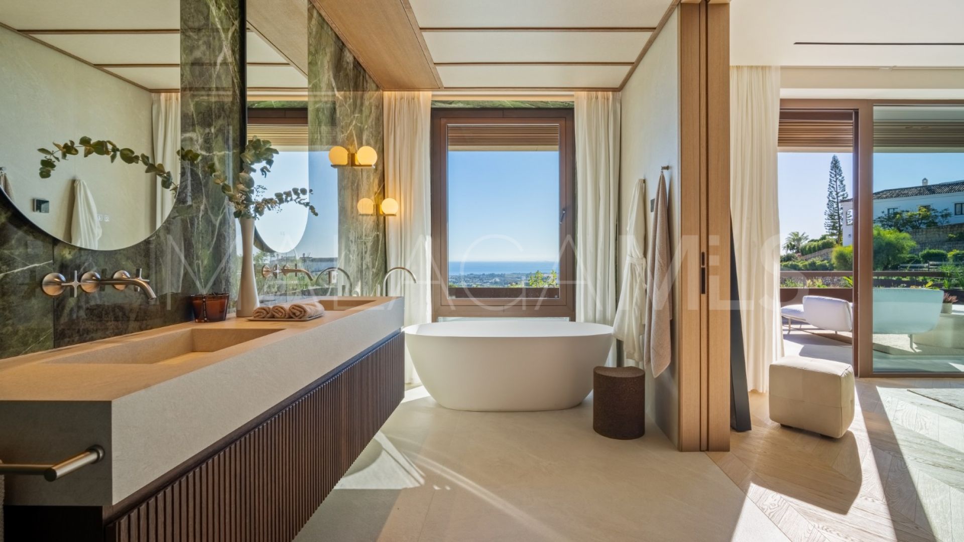 Villa for sale in Benahavis