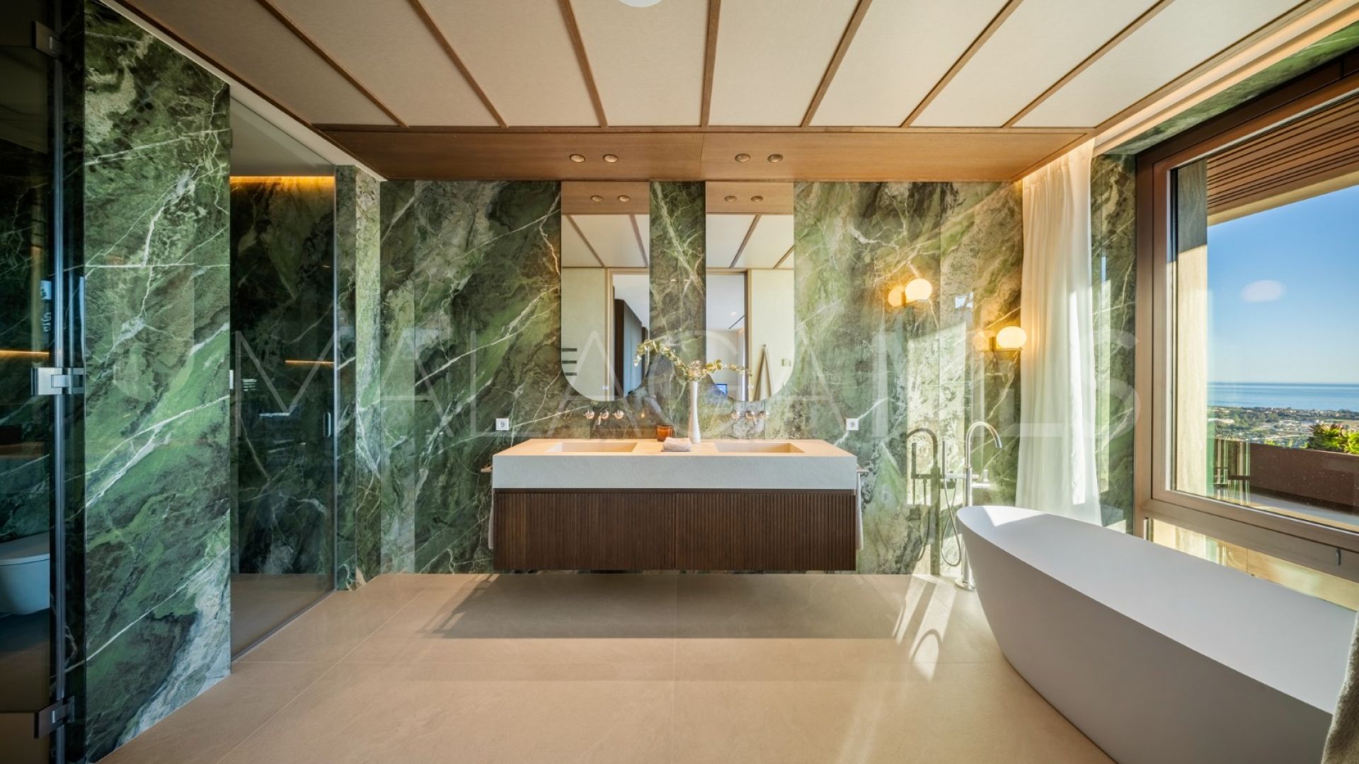 Villa for sale in Benahavis