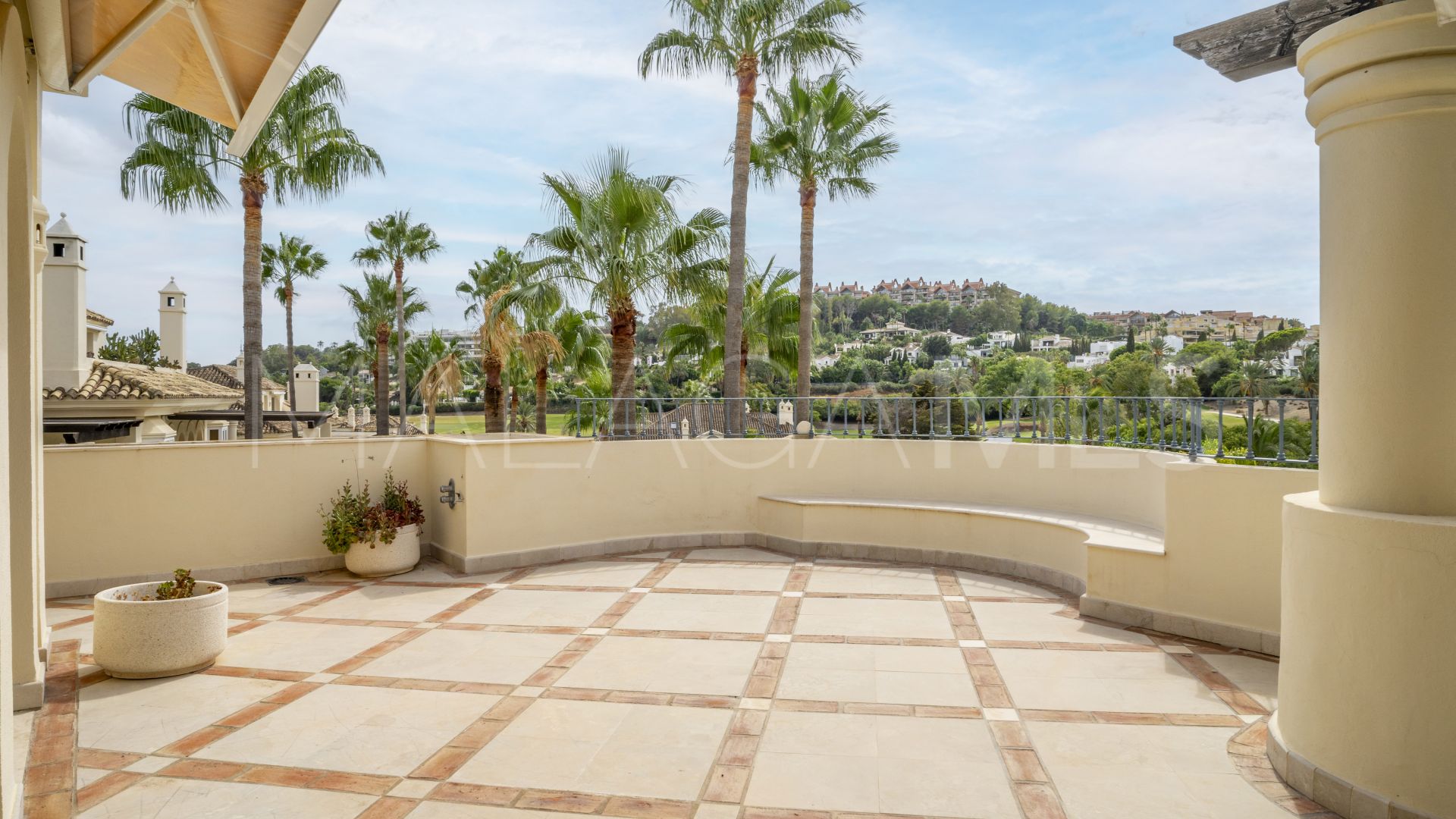 Duplex penthouse for sale in Las Alamandas