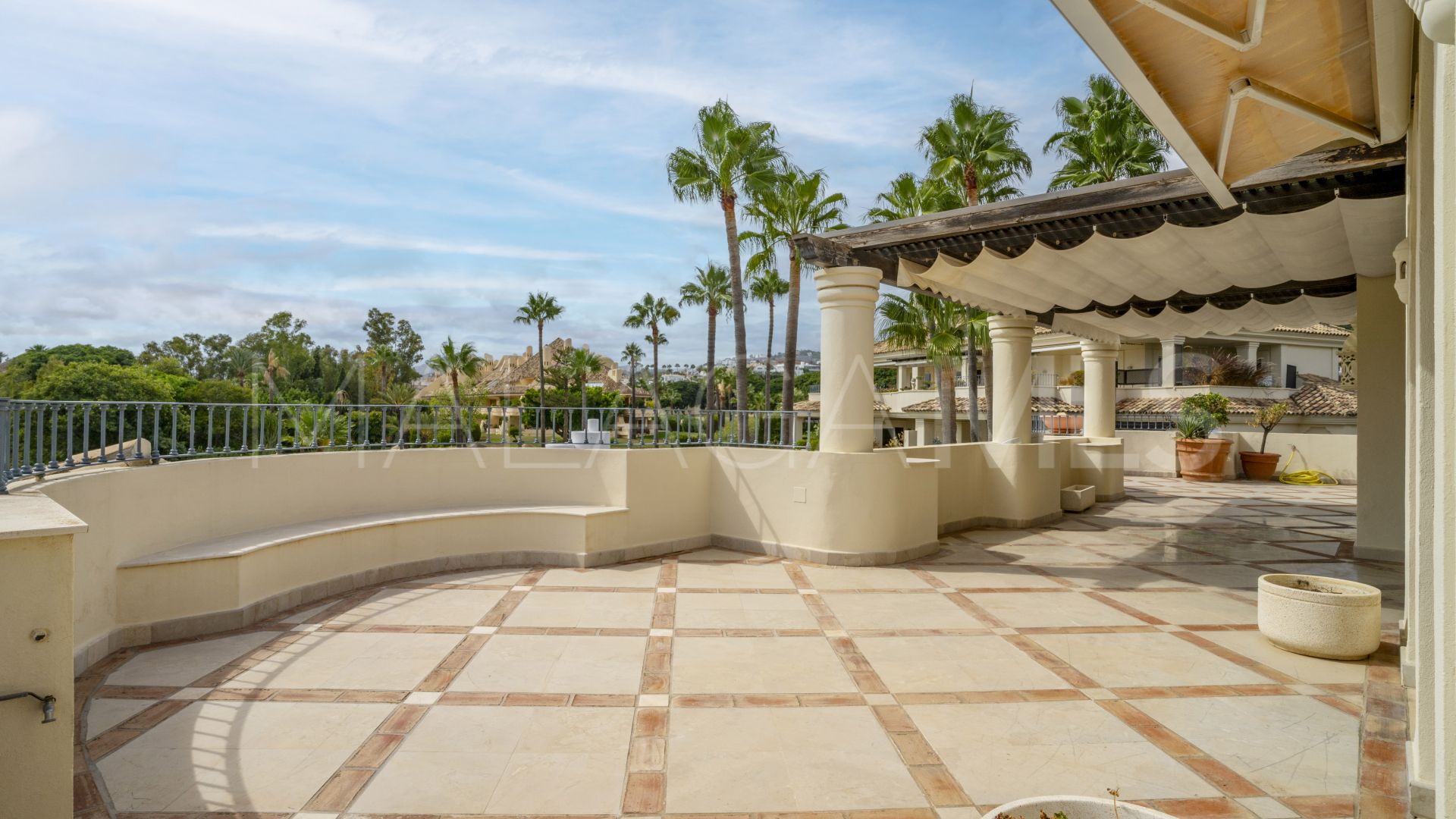 Zweistöckiges penthouse for sale in Las Alamandas