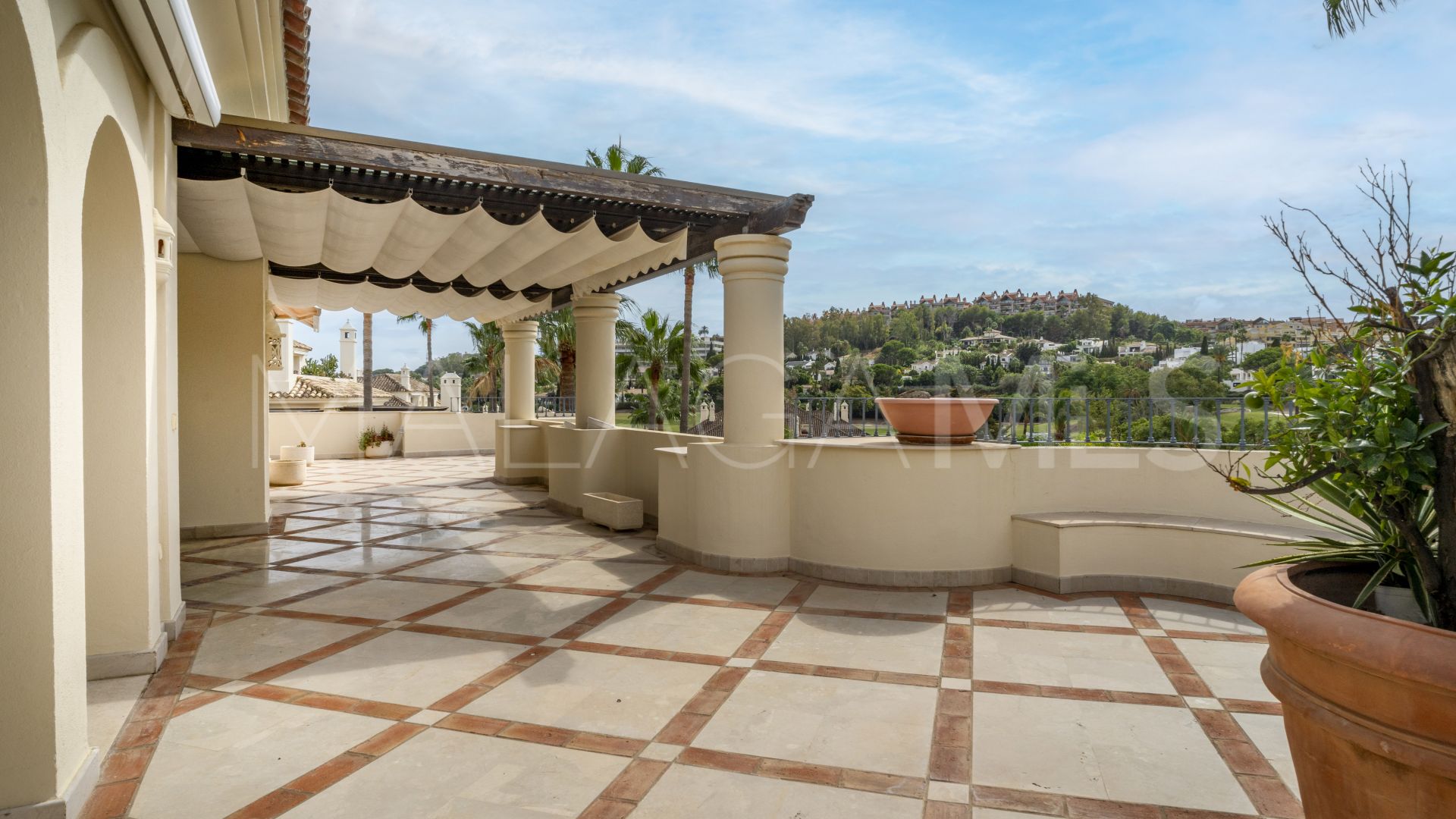 Duplex penthouse for sale in Las Alamandas