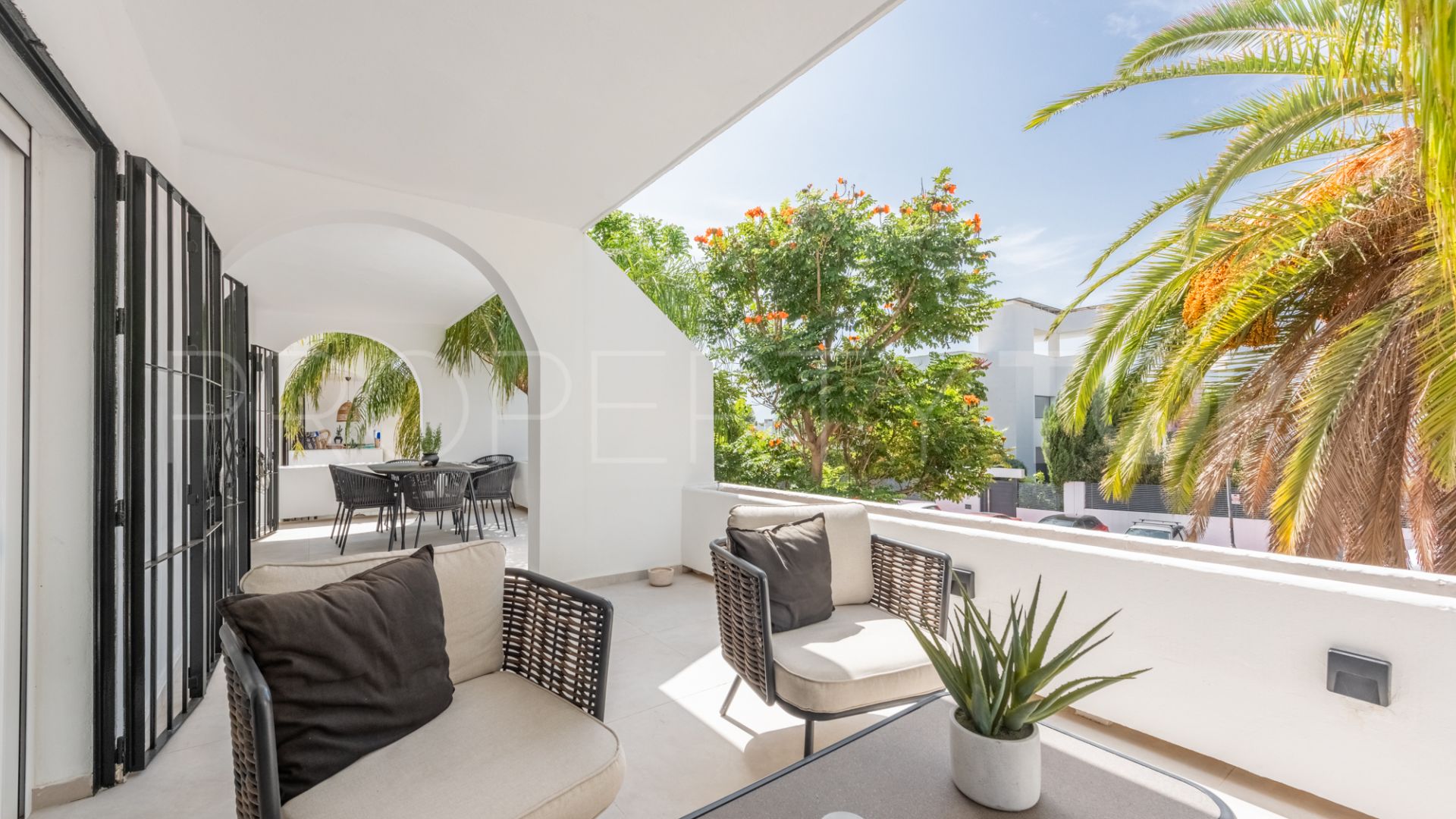 For sale penthouse in Nueva Andalucia with 2 bedrooms