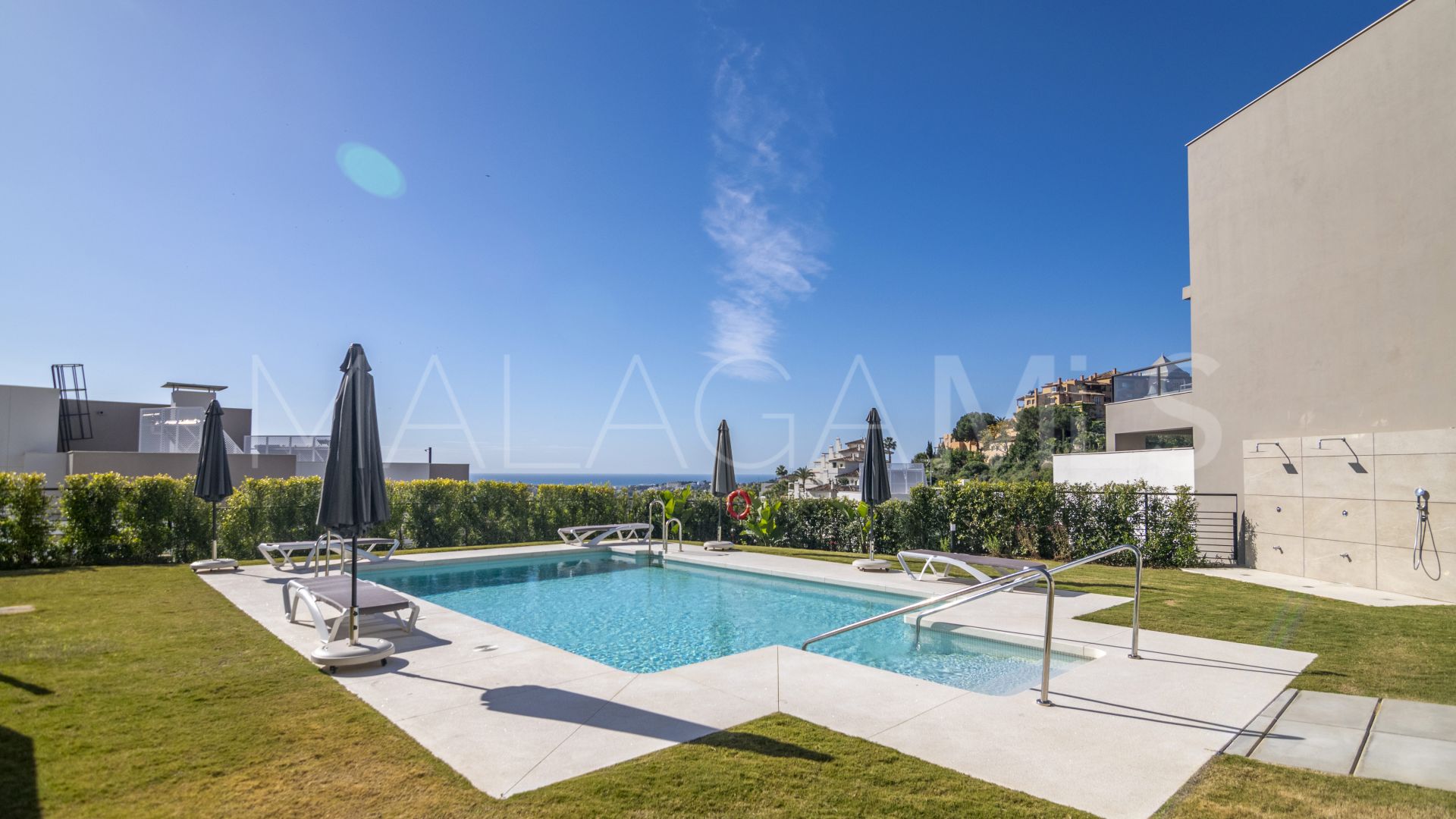 Zweistöckiges penthouse for sale in Marbella Lake