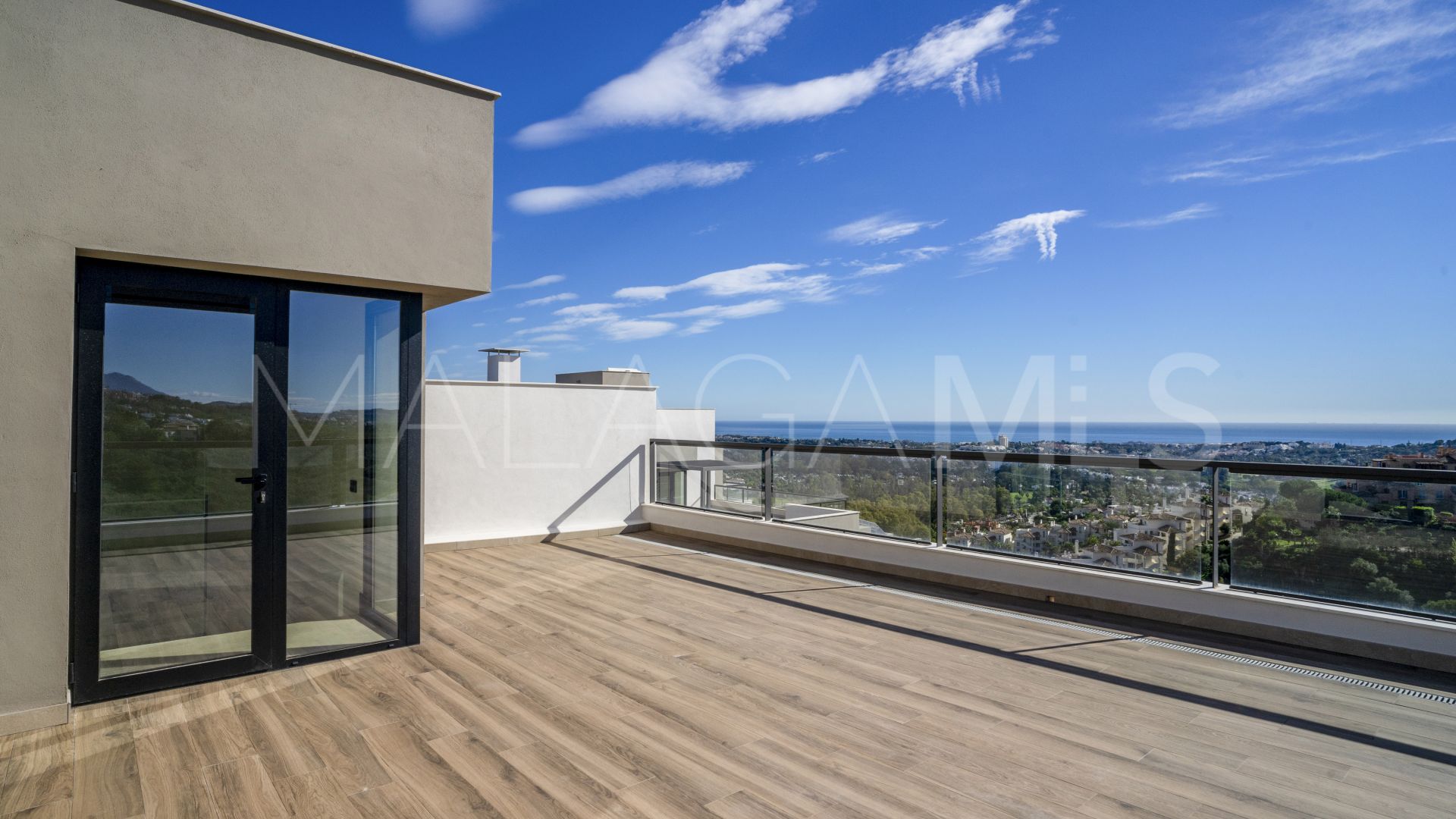 Zweistöckiges penthouse for sale in Marbella Lake