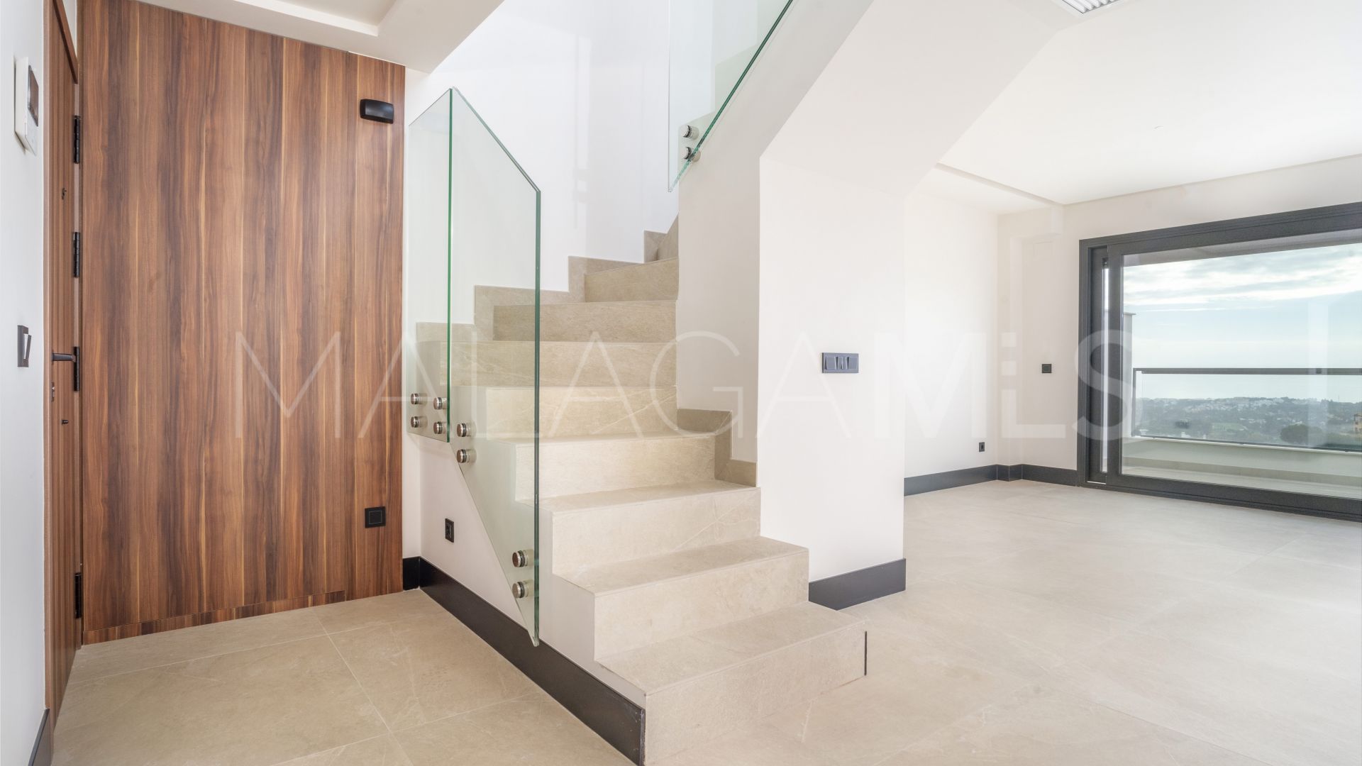 Zweistöckiges penthouse for sale in Marbella Lake
