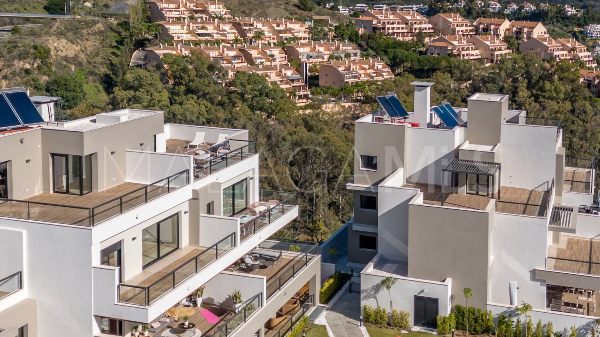 Zweistöckiges penthouse for sale in Marbella Lake