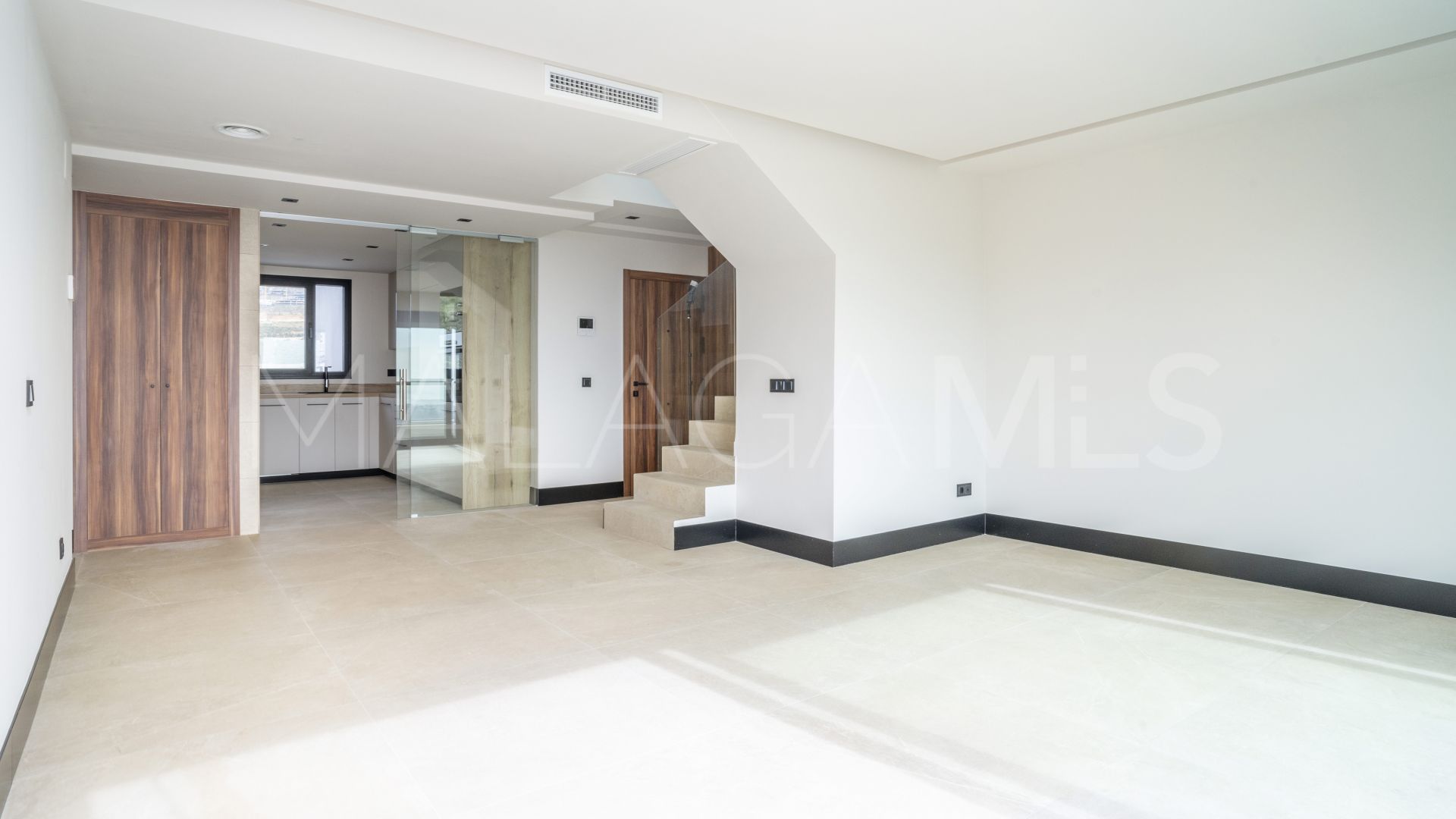 Zweistöckiges penthouse for sale in Marbella Lake