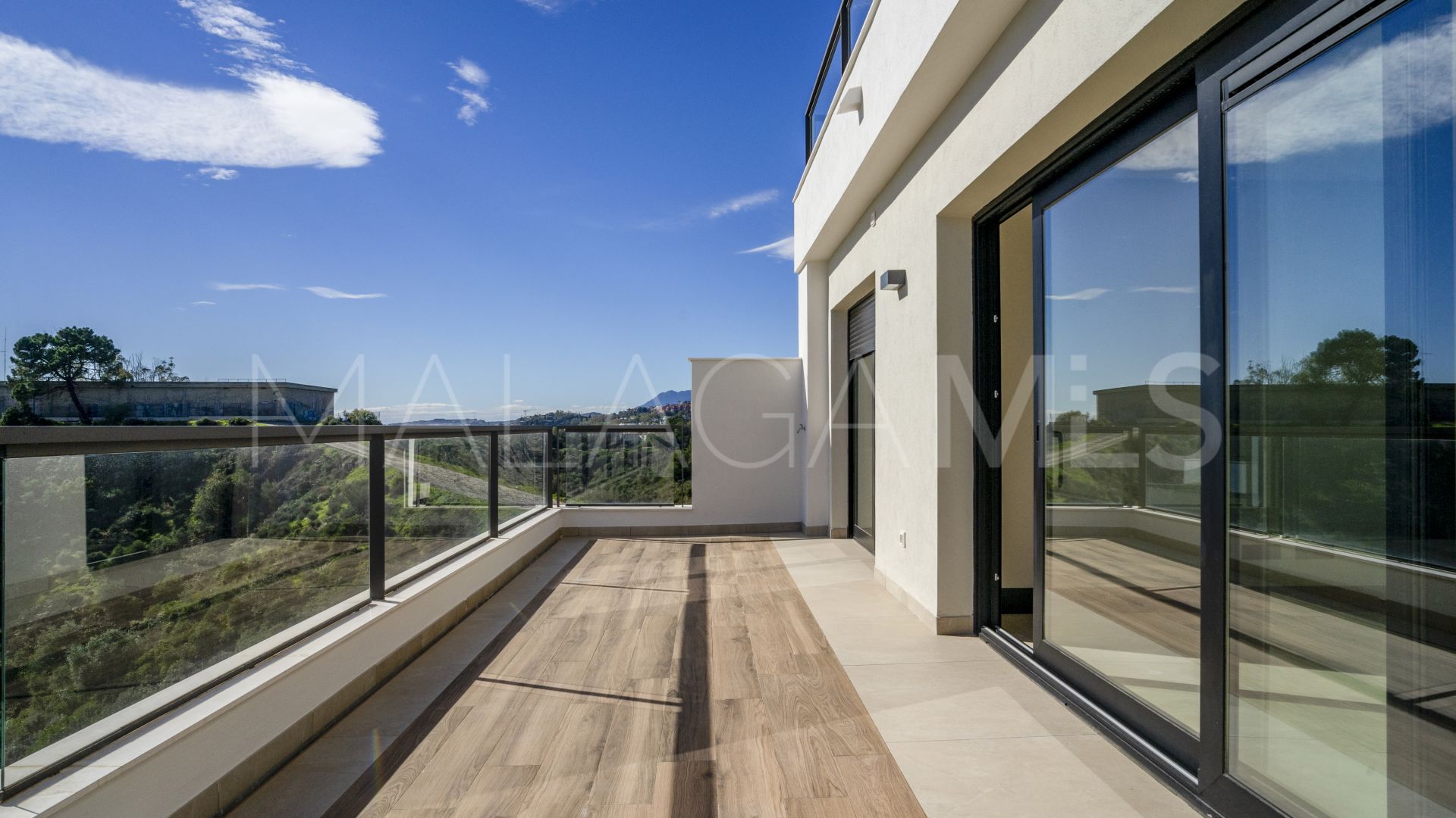 Zweistöckiges penthouse for sale in Marbella Lake