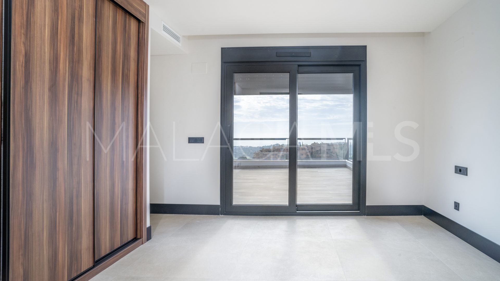 Zweistöckiges penthouse for sale in Marbella Lake