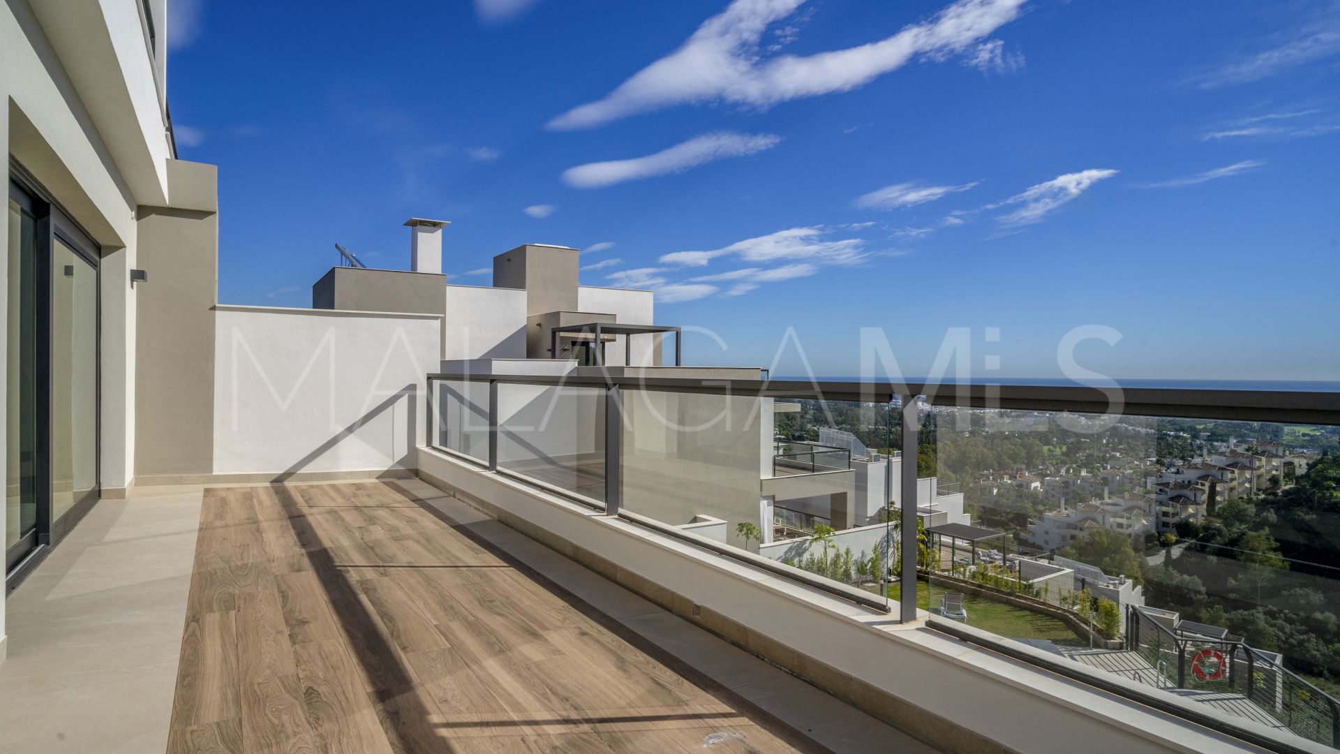 Zweistöckiges penthouse for sale in Marbella Lake