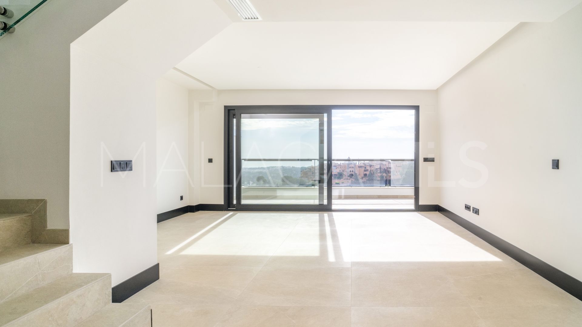 Zweistöckiges penthouse for sale in Marbella Lake