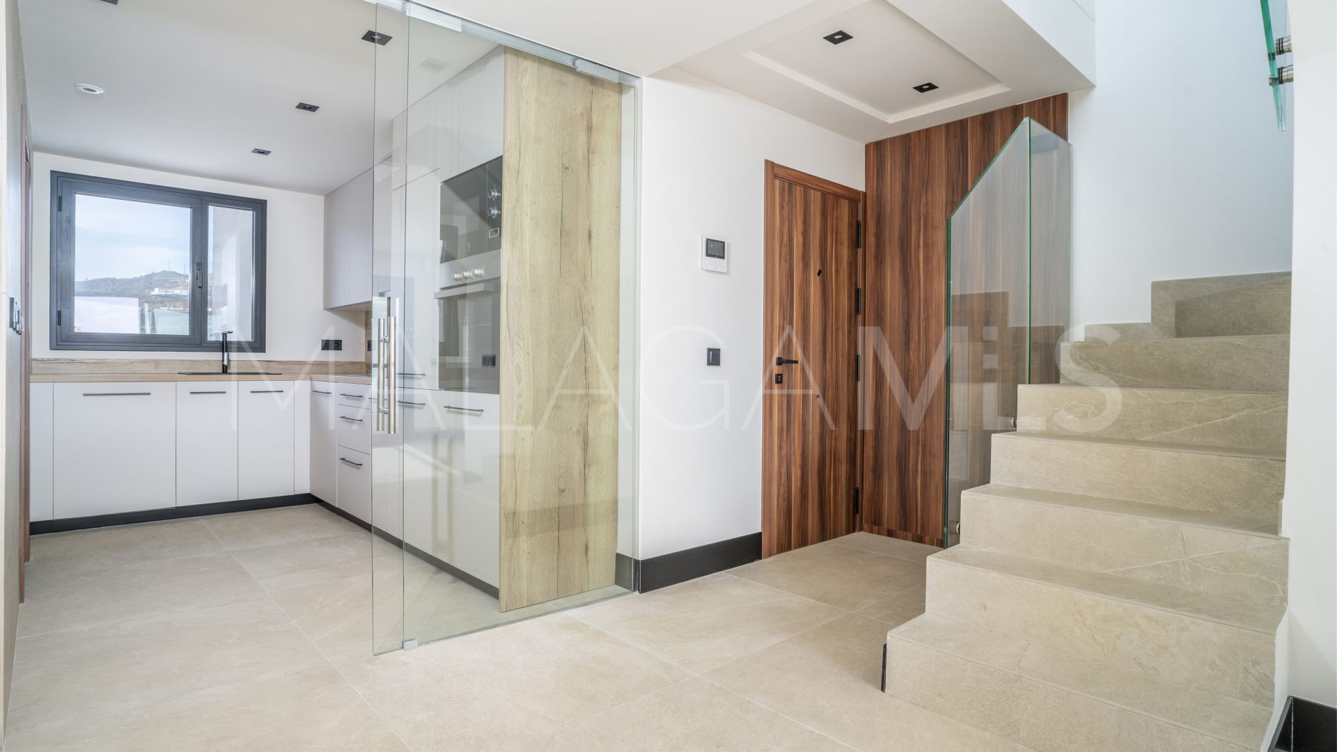 Zweistöckiges penthouse for sale in Marbella Lake