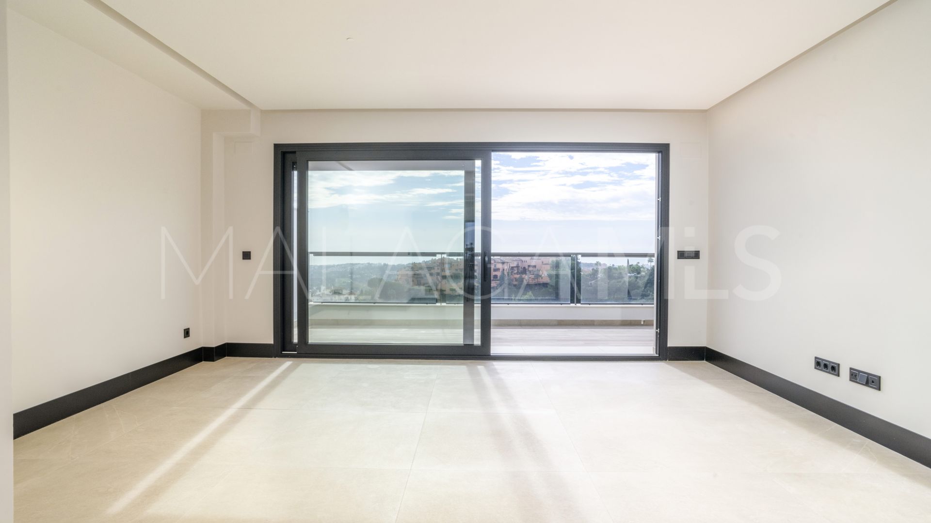 Zweistöckiges penthouse for sale in Marbella Lake