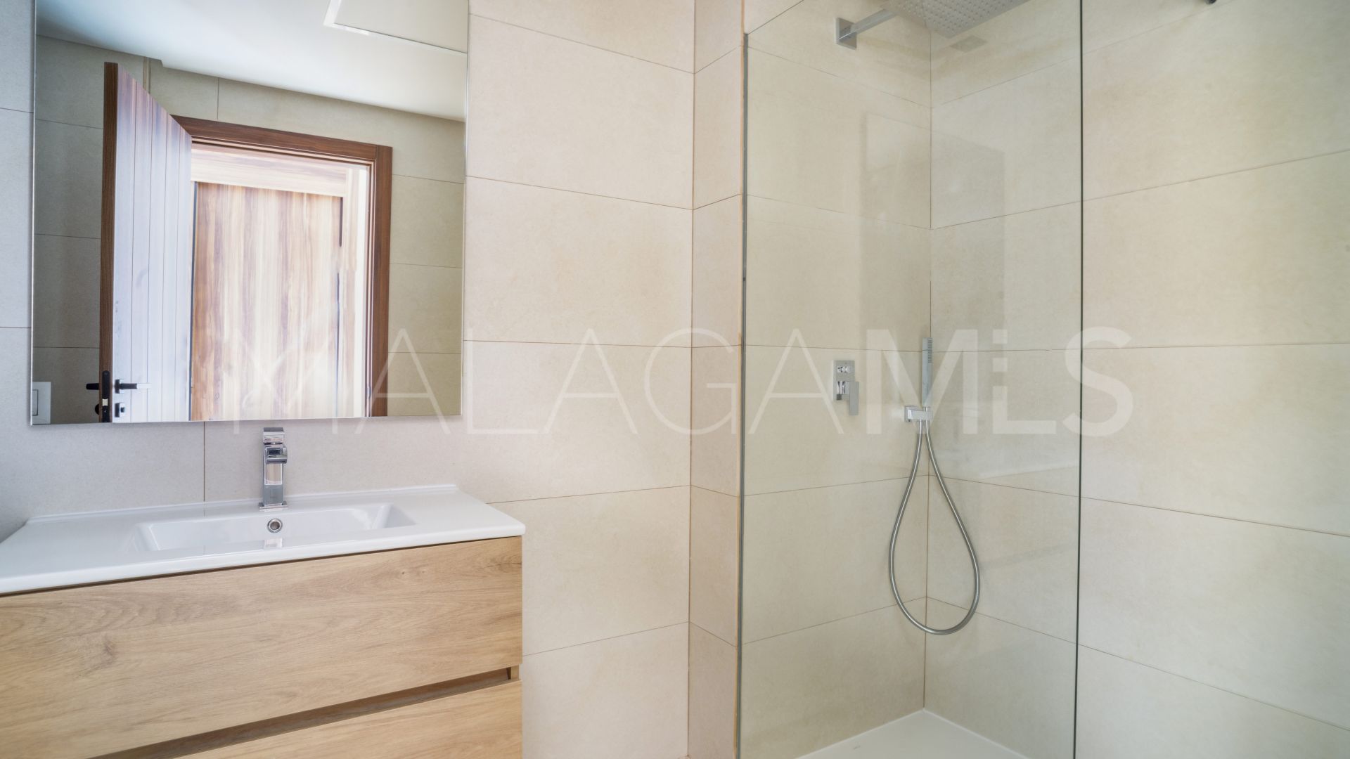 Zweistöckiges penthouse for sale in Marbella Lake