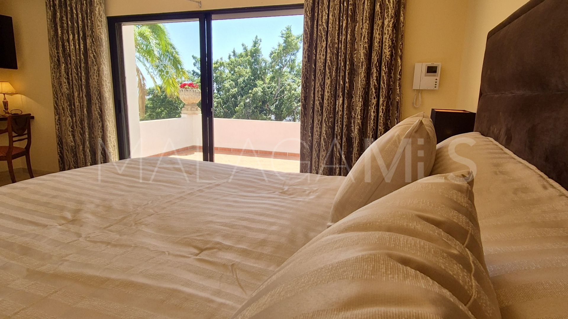 Villa for sale in La Campana
