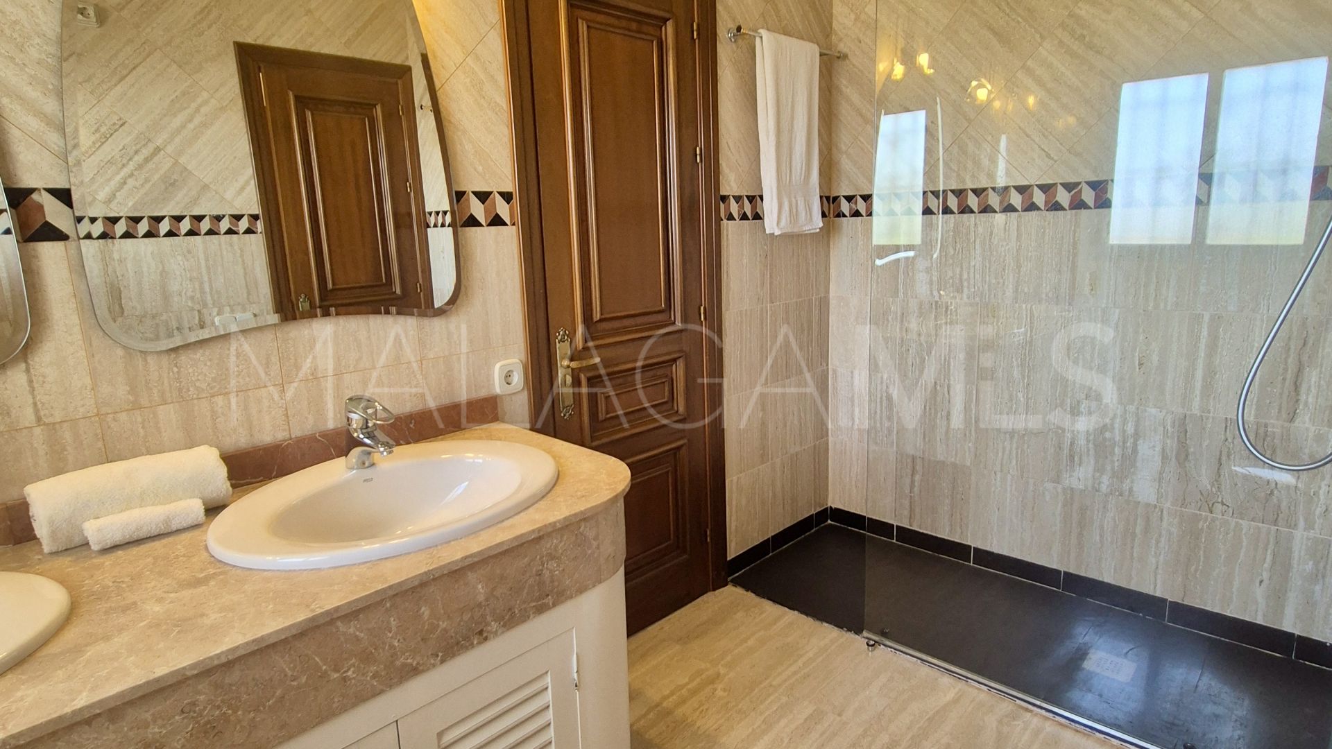 Villa for sale in La Campana