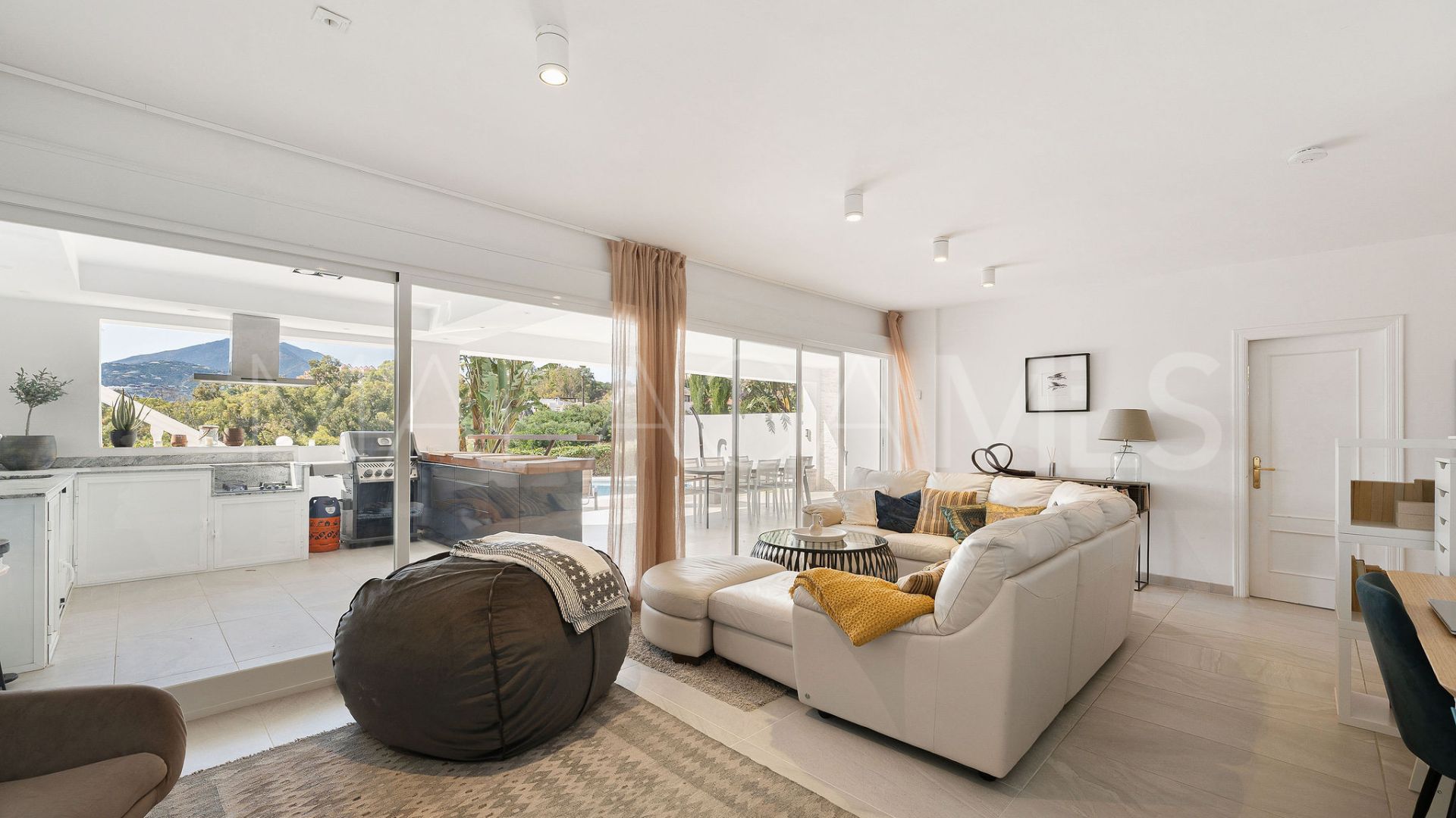 Se vende villa with 4 bedrooms in La Campana