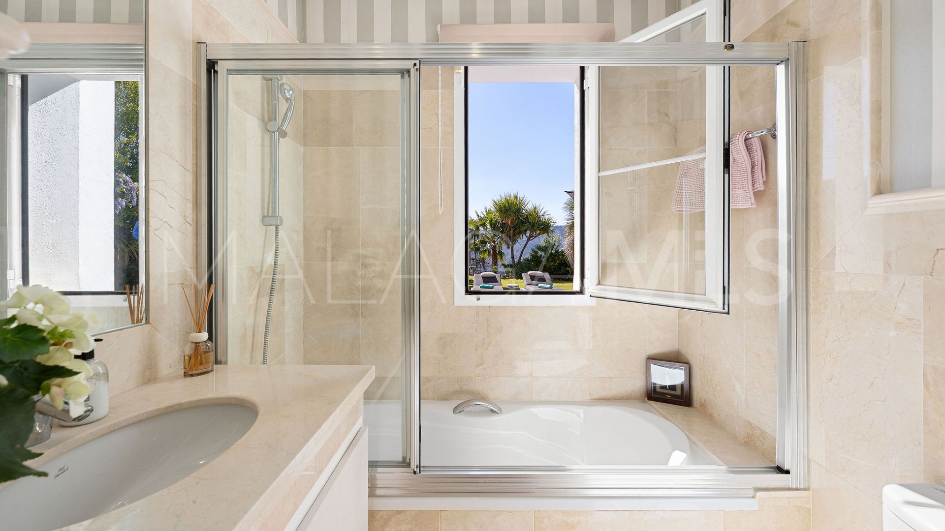 Villa for sale in Sierra Blanca Country Club with 3 bedrooms