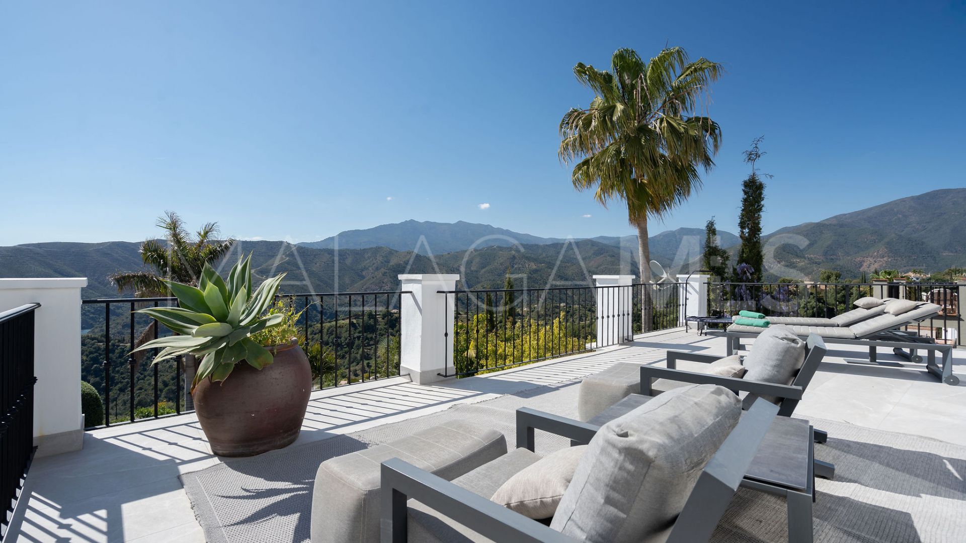 Villa for sale in Sierra Blanca Country Club with 3 bedrooms