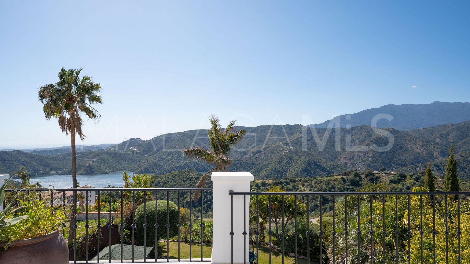 Villa for sale in Sierra Blanca Country Club with 3 bedrooms