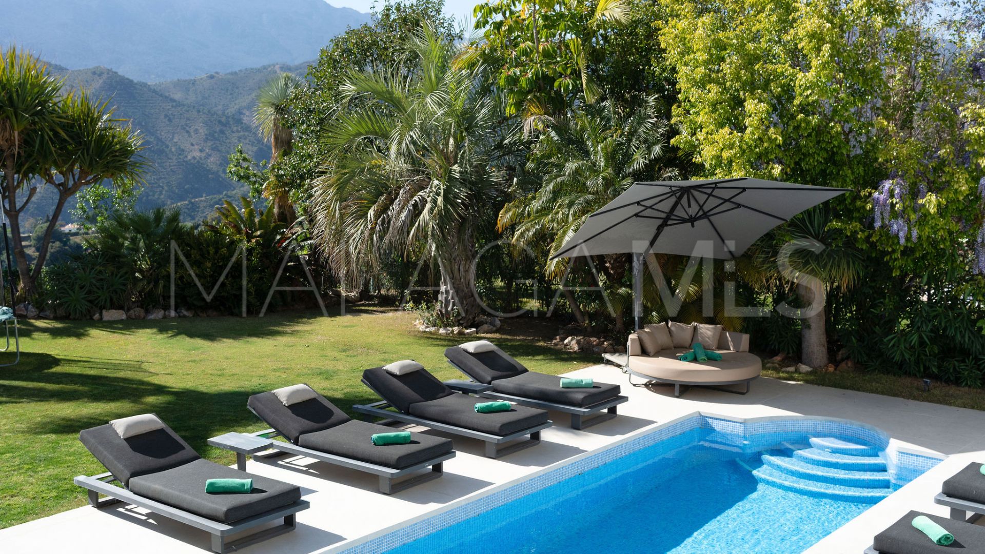 Villa for sale in Sierra Blanca Country Club with 3 bedrooms