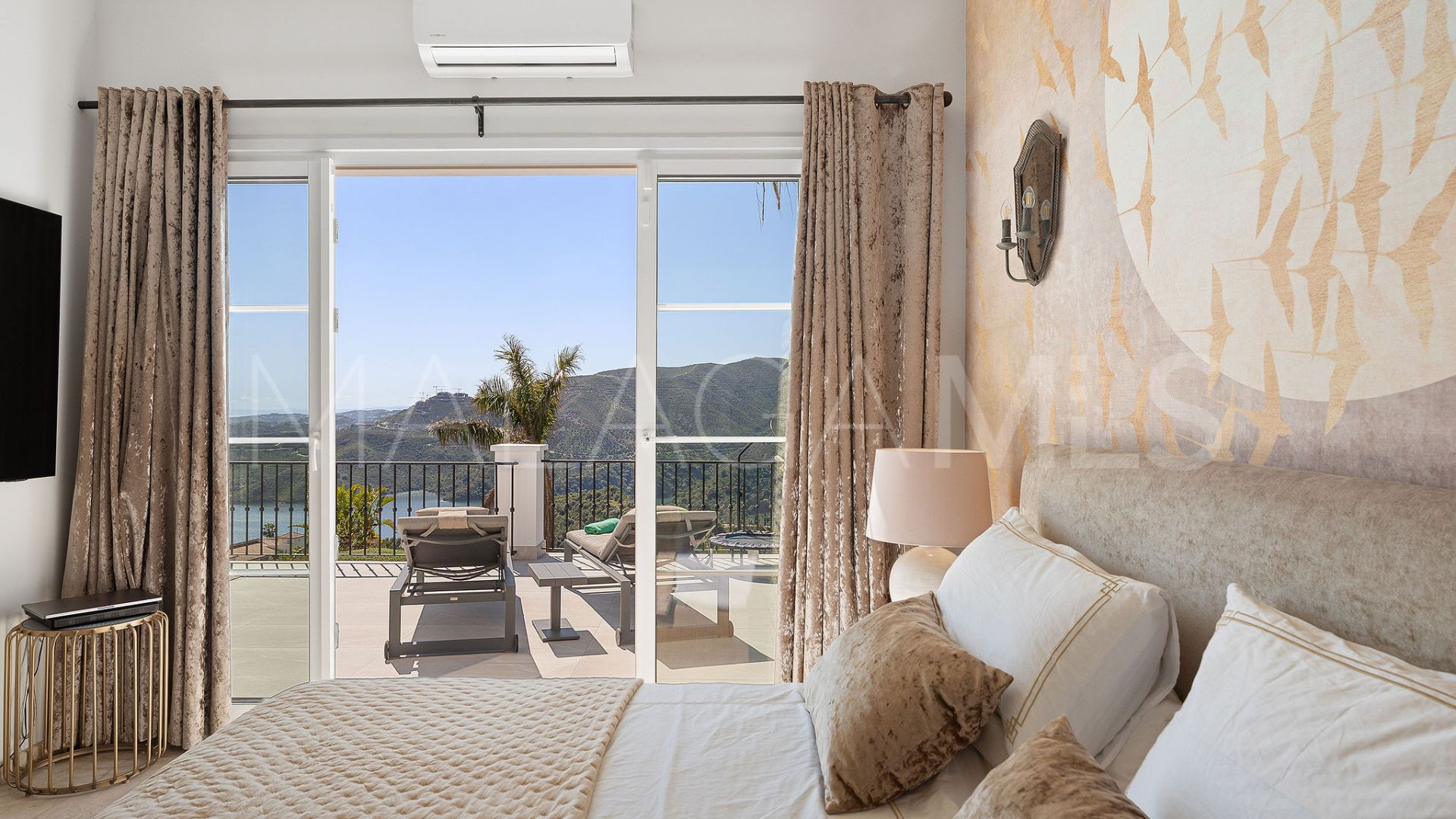Villa for sale in Sierra Blanca Country Club with 3 bedrooms