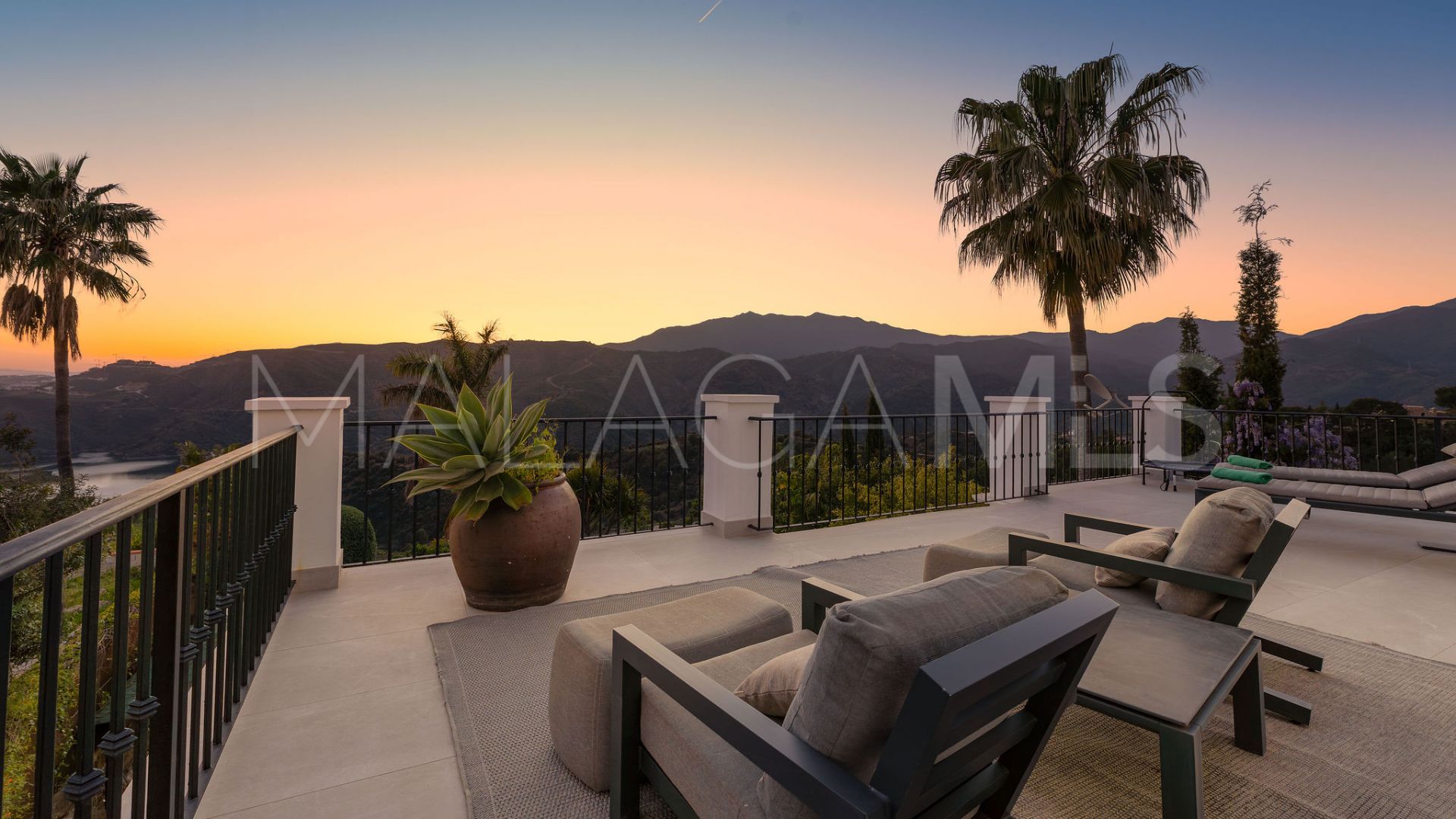 Villa for sale in Sierra Blanca Country Club with 3 bedrooms