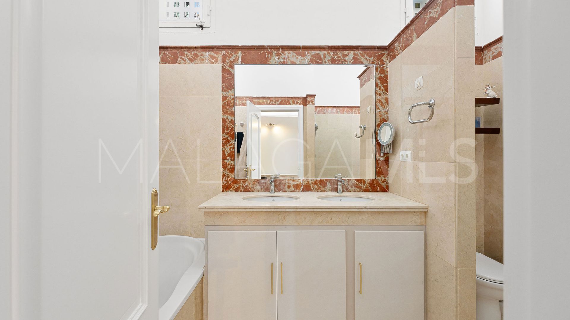 Villa for sale in Sierra Blanca Country Club with 3 bedrooms