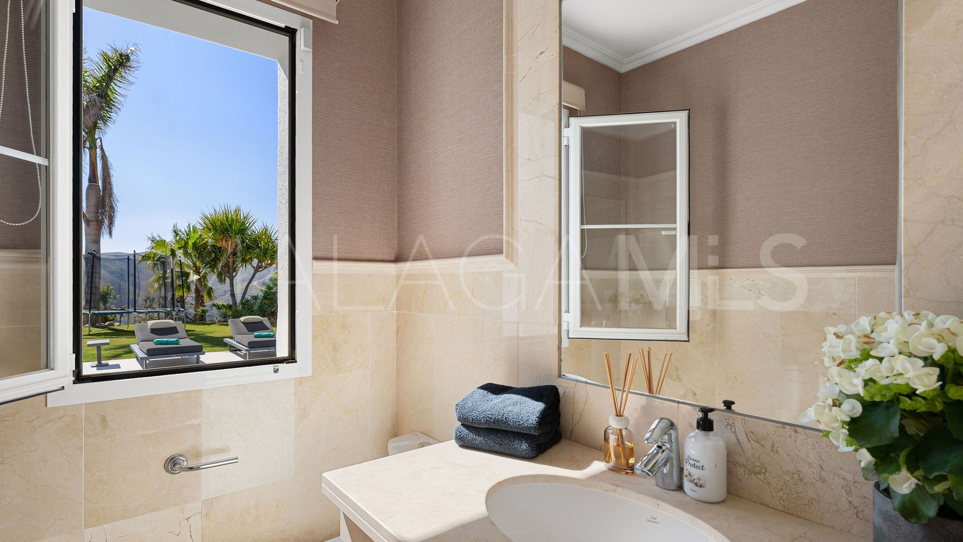 Villa for sale in Sierra Blanca Country Club with 3 bedrooms