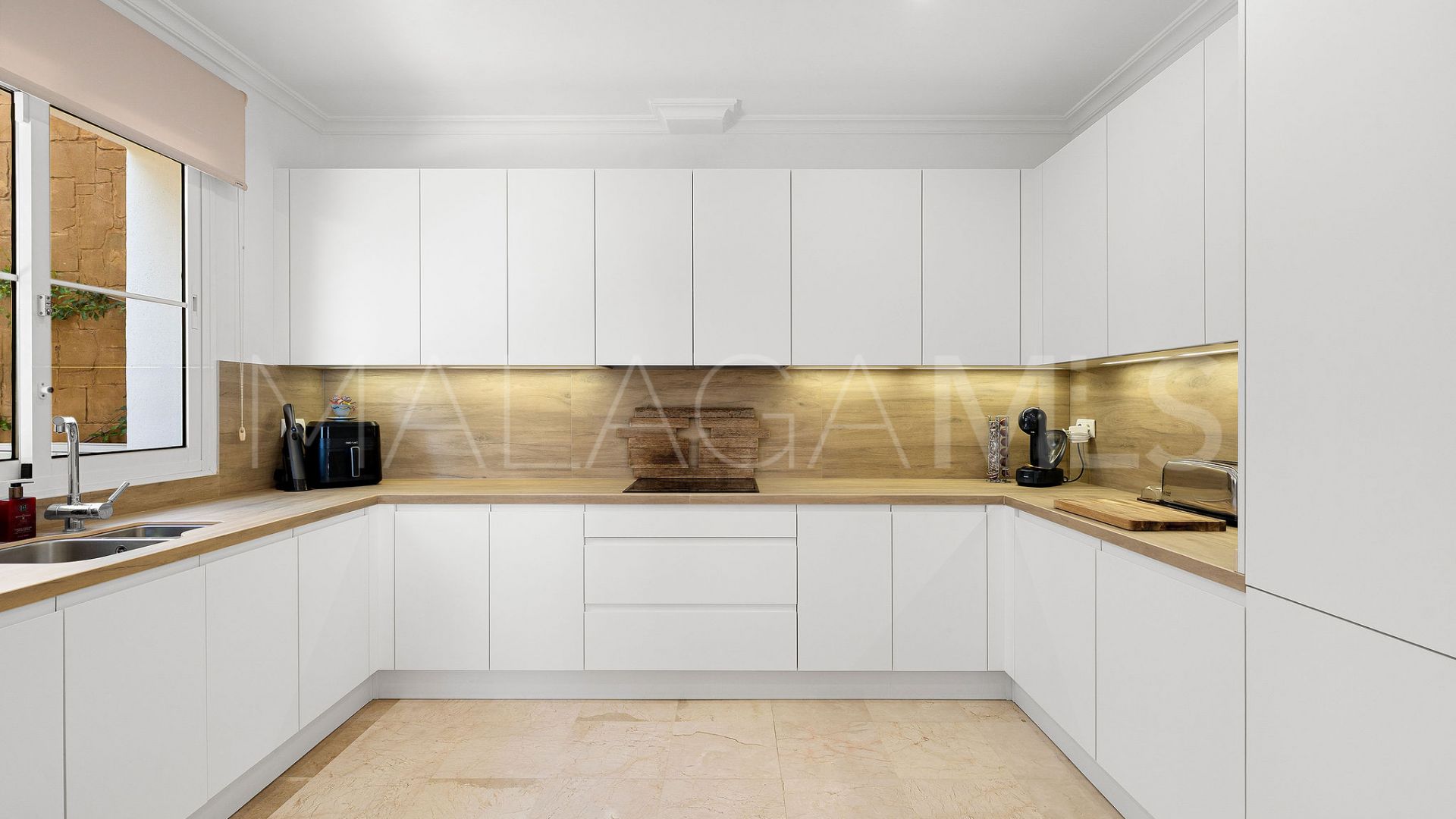 Villa for sale in Sierra Blanca Country Club with 3 bedrooms