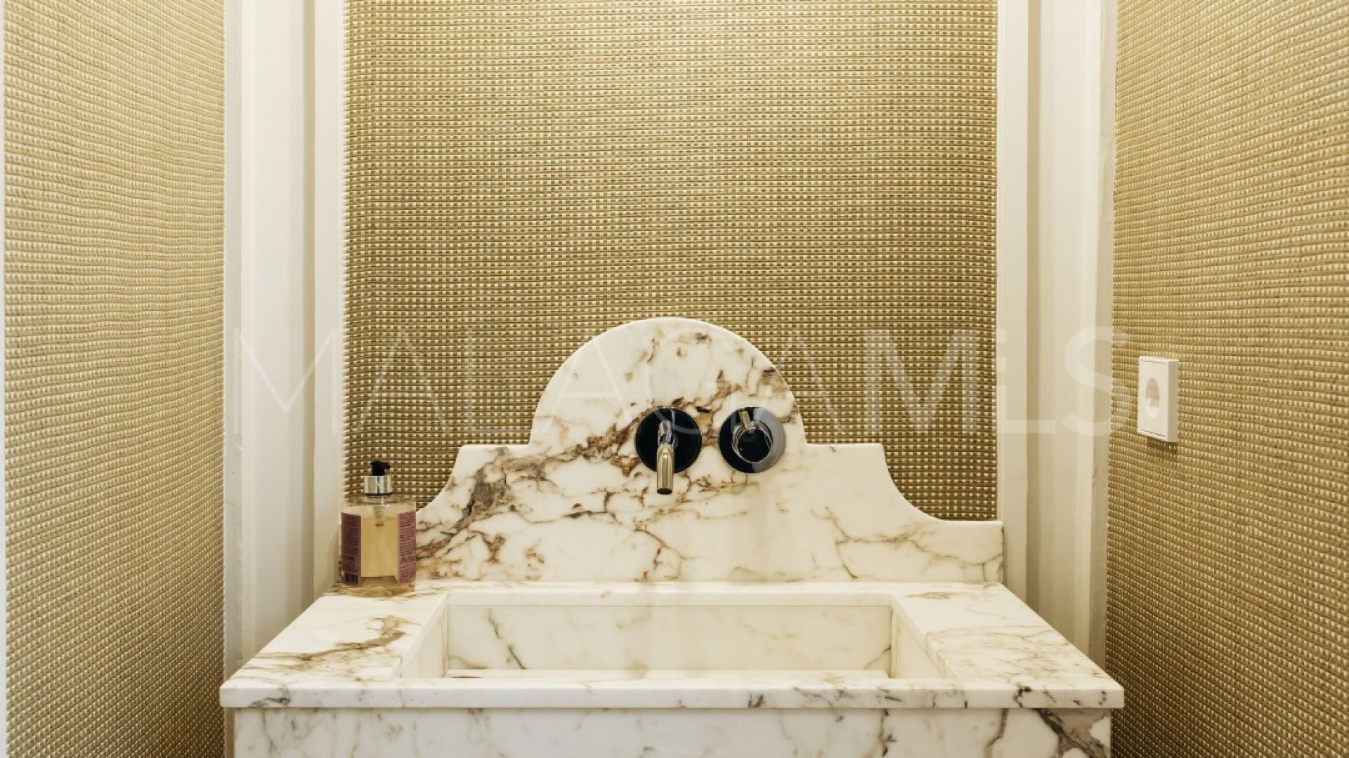 Adosado for sale with 3 bedrooms in Las Lomas del Marbella Club