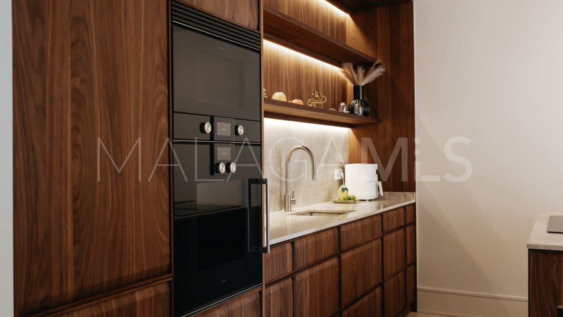 Adosado for sale with 3 bedrooms in Las Lomas del Marbella Club