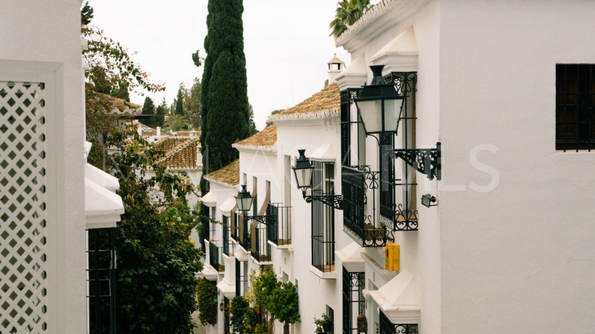 Adosado for sale with 3 bedrooms in Las Lomas del Marbella Club