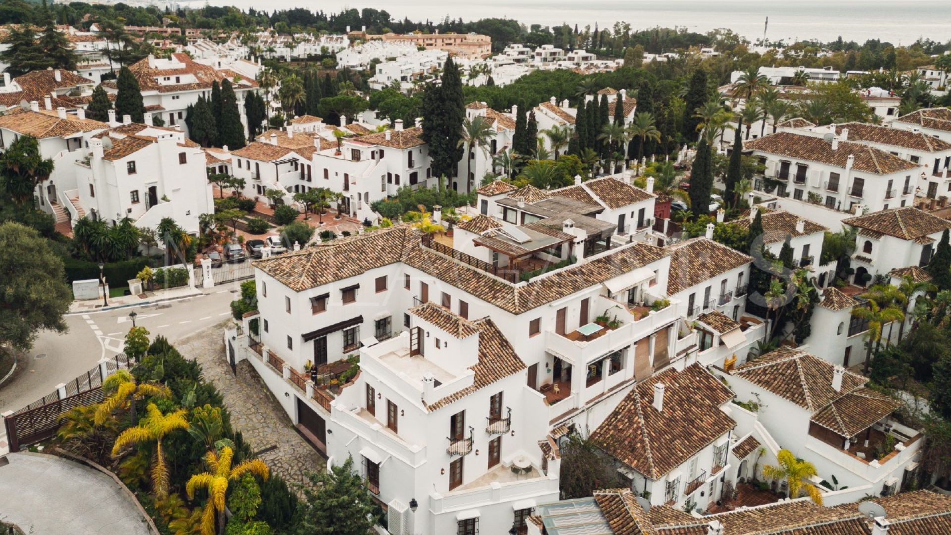 Adosado for sale with 3 bedrooms in Las Lomas del Marbella Club