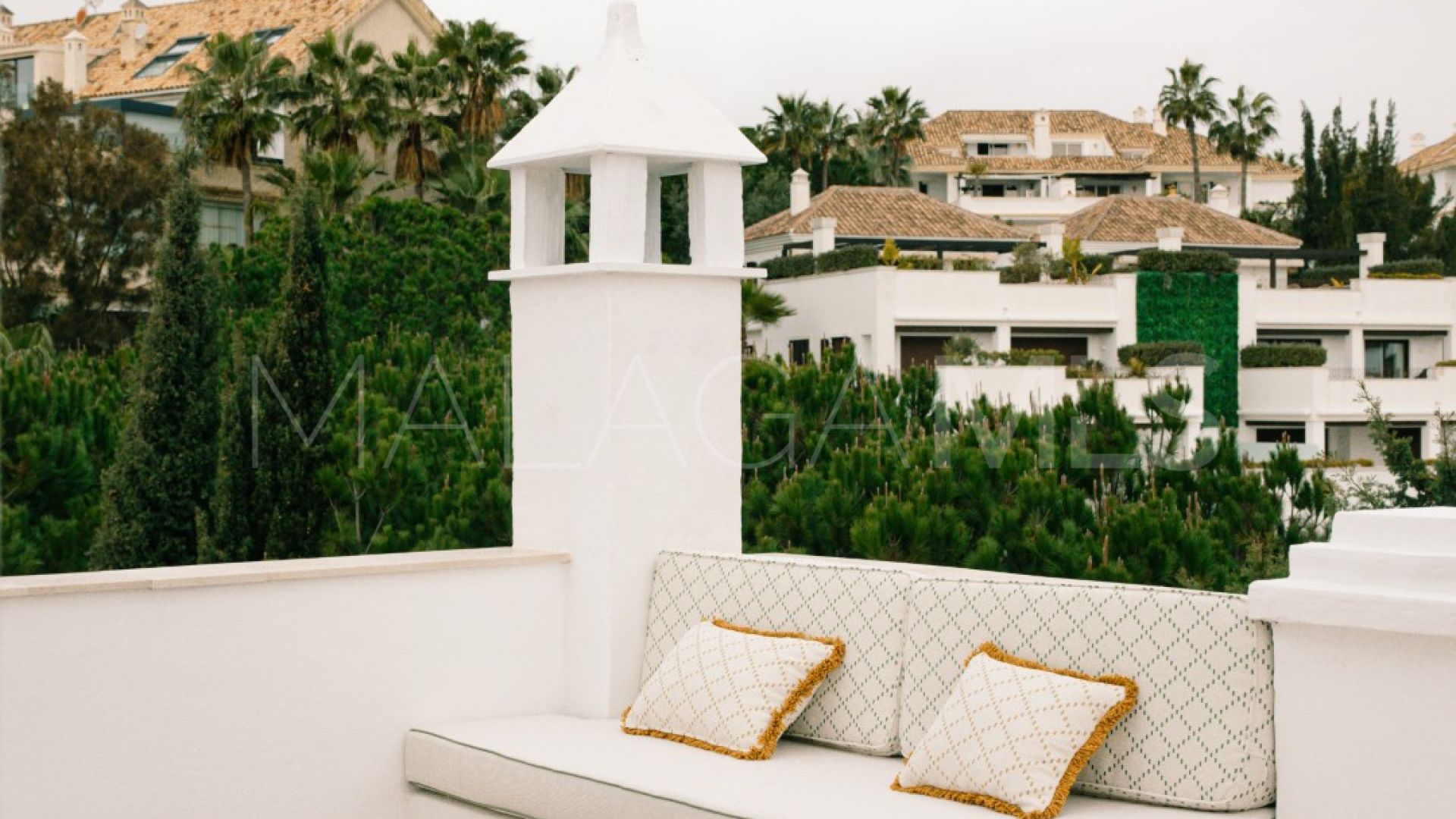 Adosado for sale with 3 bedrooms in Las Lomas del Marbella Club