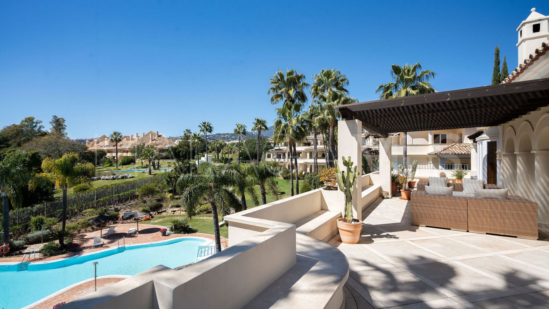 Se vende atico duplex in Las Alamandas