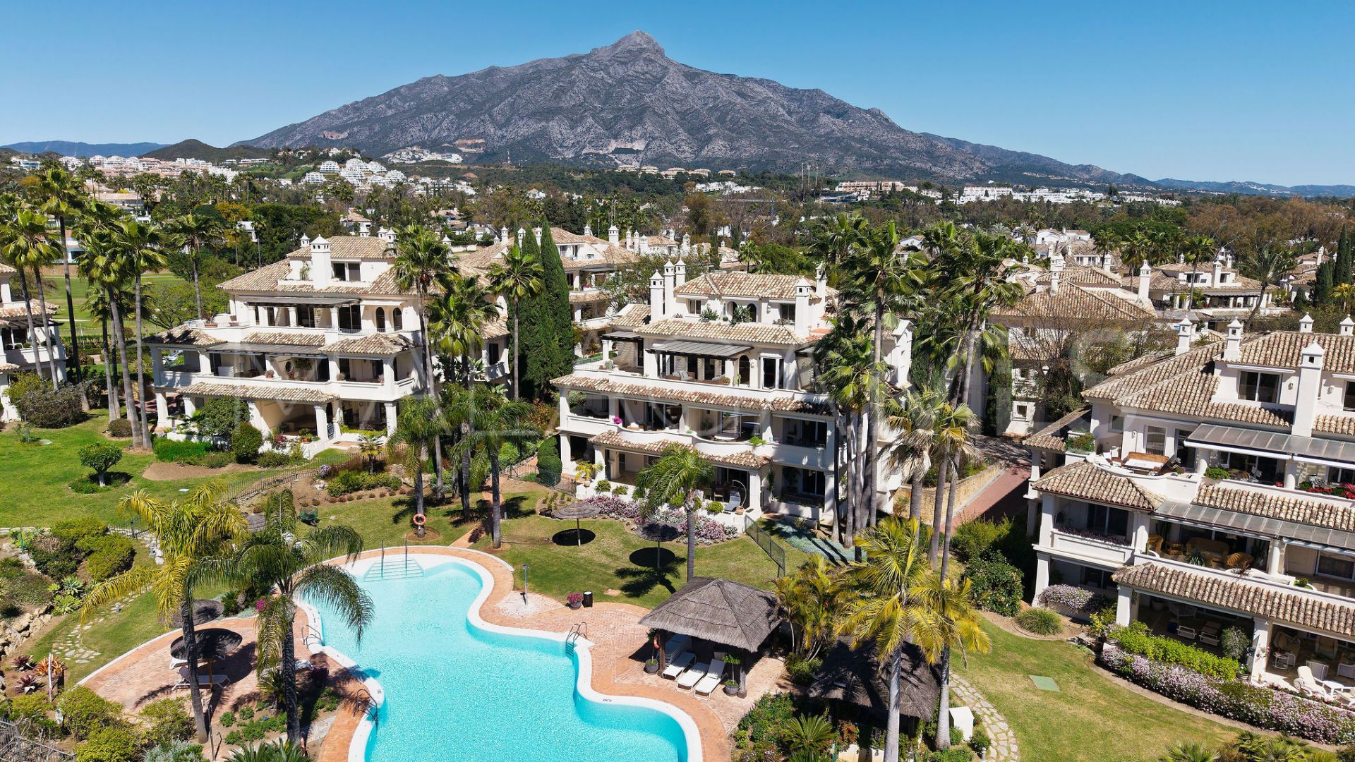 Se vende atico duplex in Las Alamandas