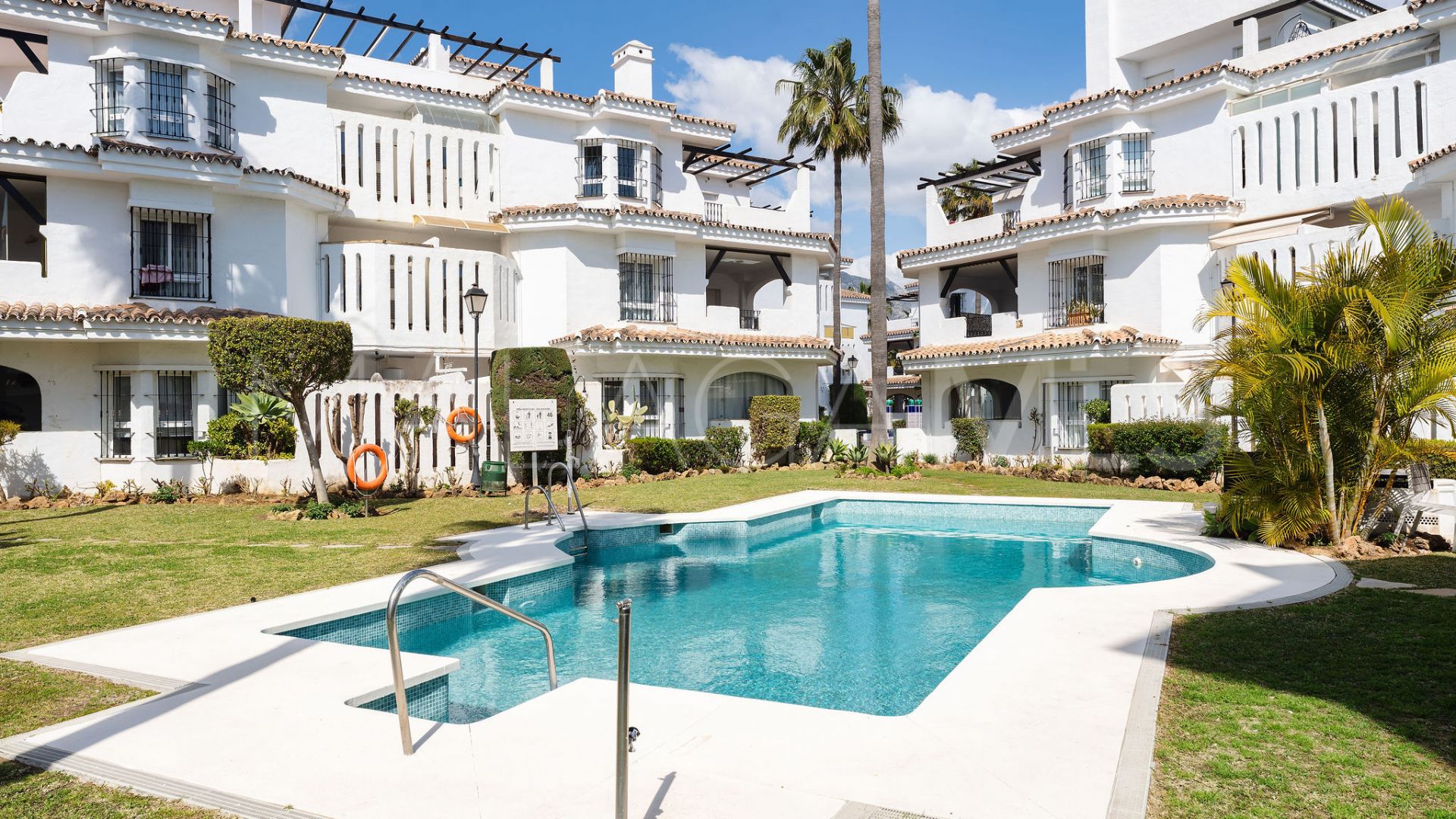Appartement terrasse for sale in Los Naranjos de Marbella